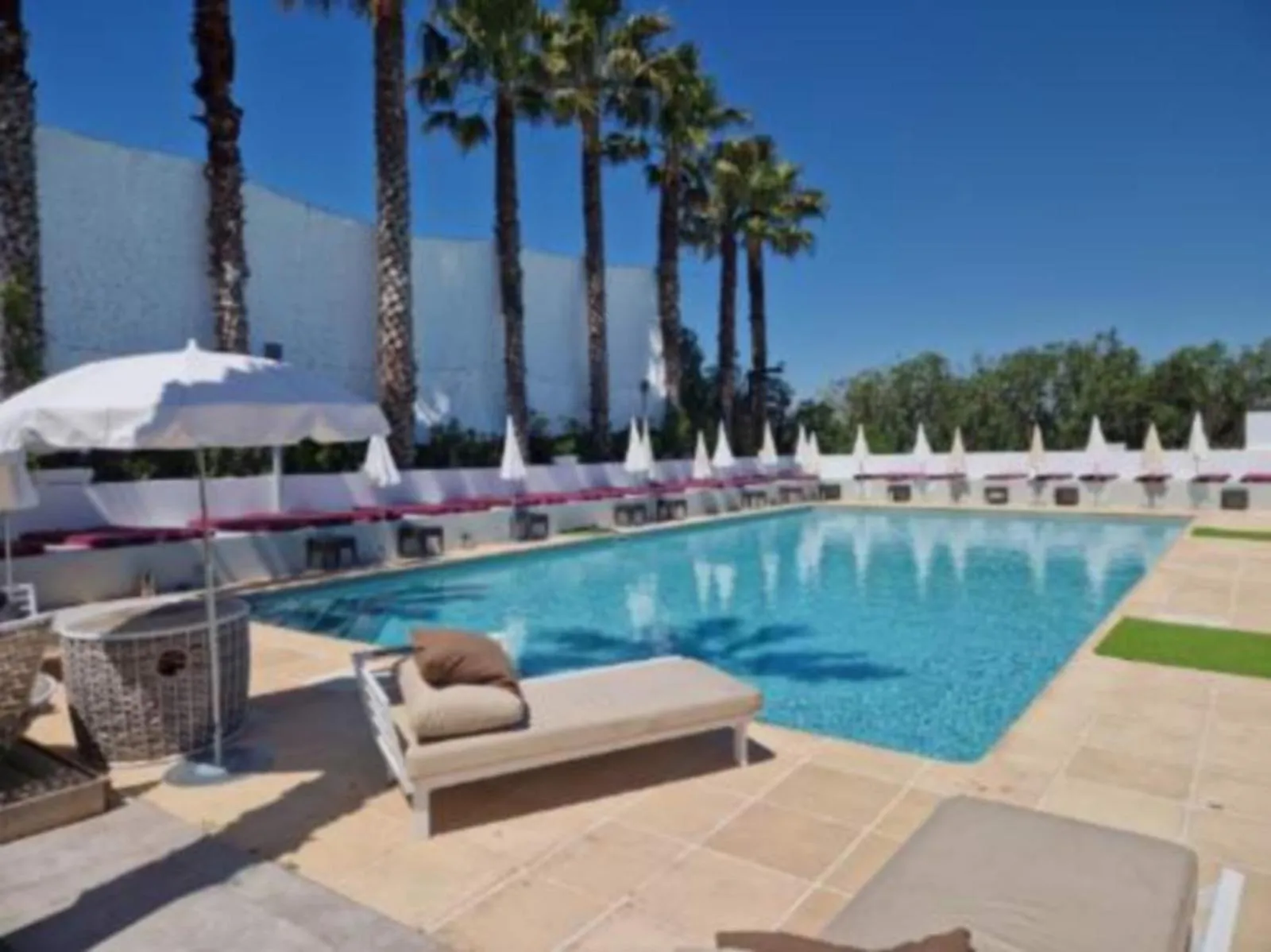 Swimming pool in Le Jardin de Babylone Résidence Festive & Naturiste "réservé aux couples uniquement"