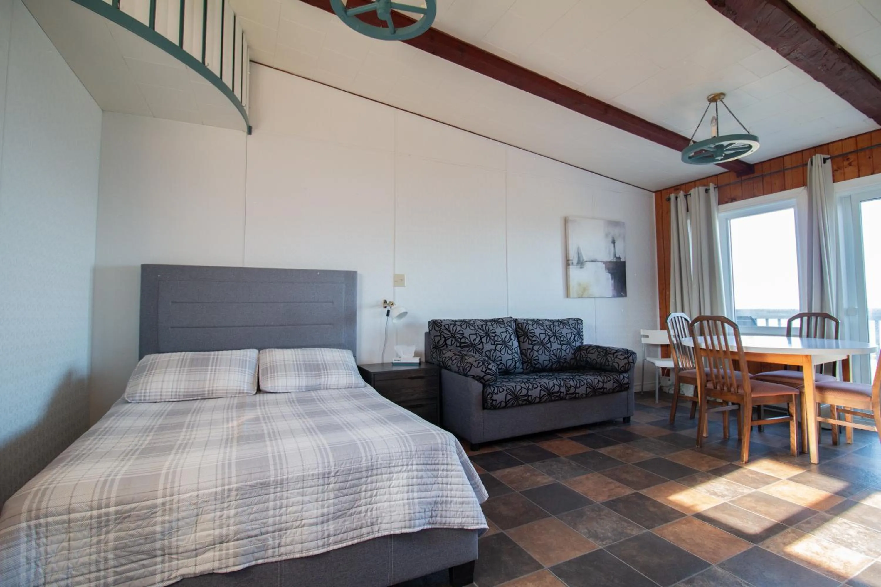 Photo of the whole room, Bed in Motel de la mer