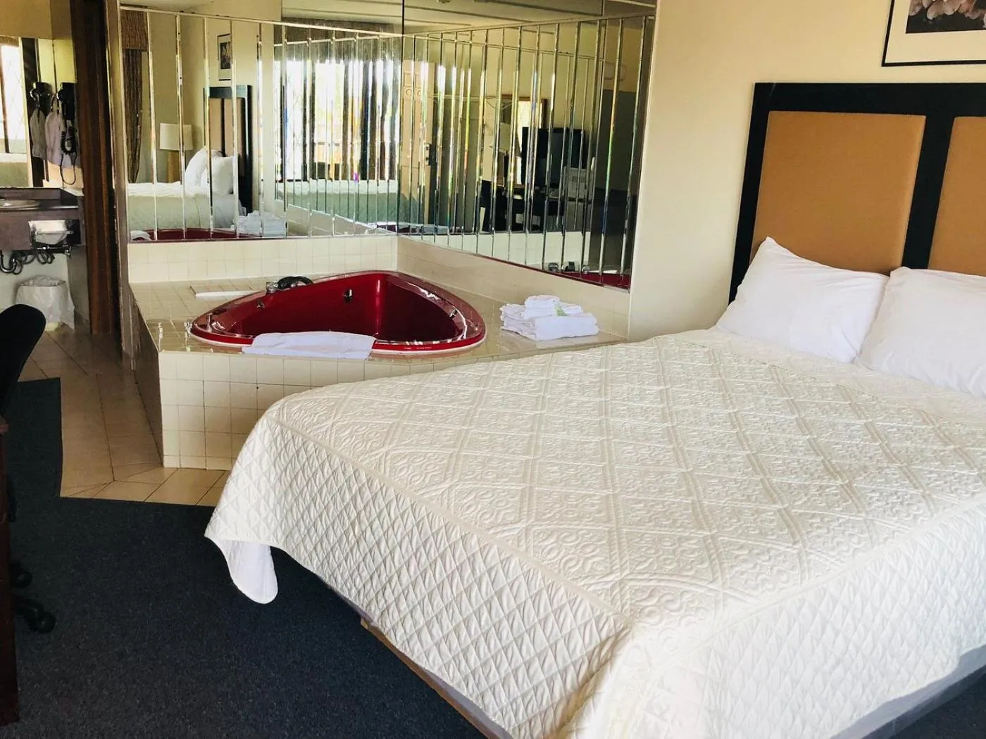 Bed in 6032 Persepolis Inn