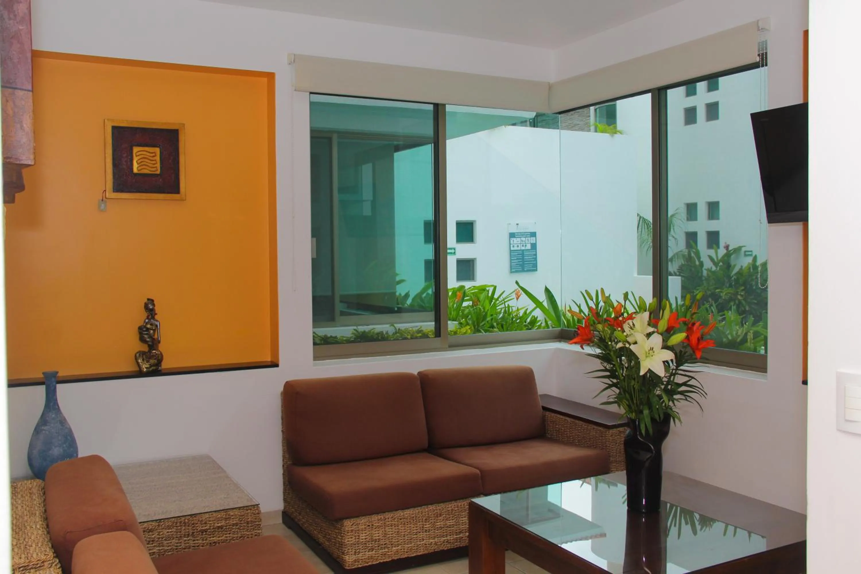 Evening entertainment in Villas Maria Isabel