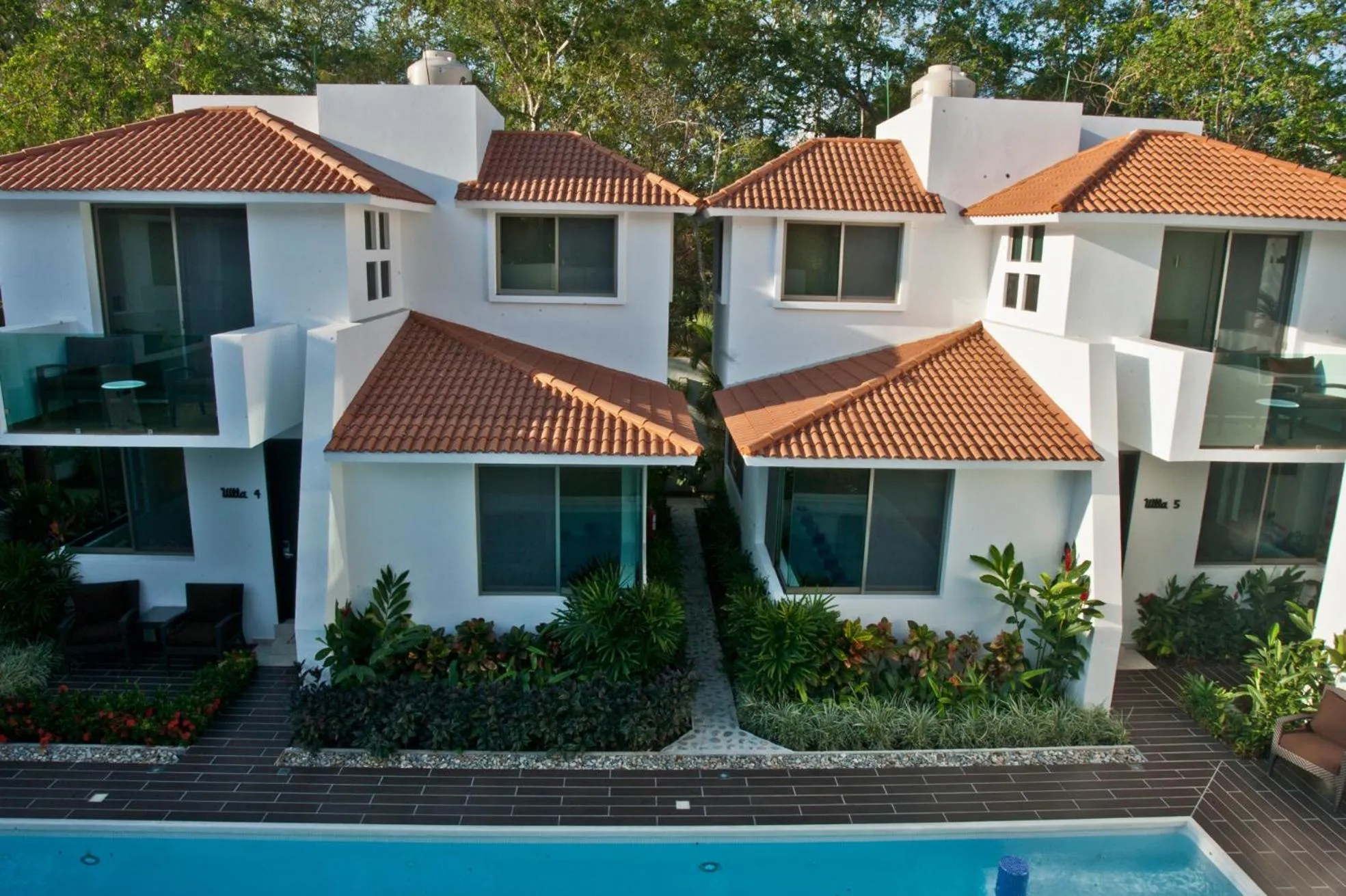 Facade/entrance in Villas Maria Isabel