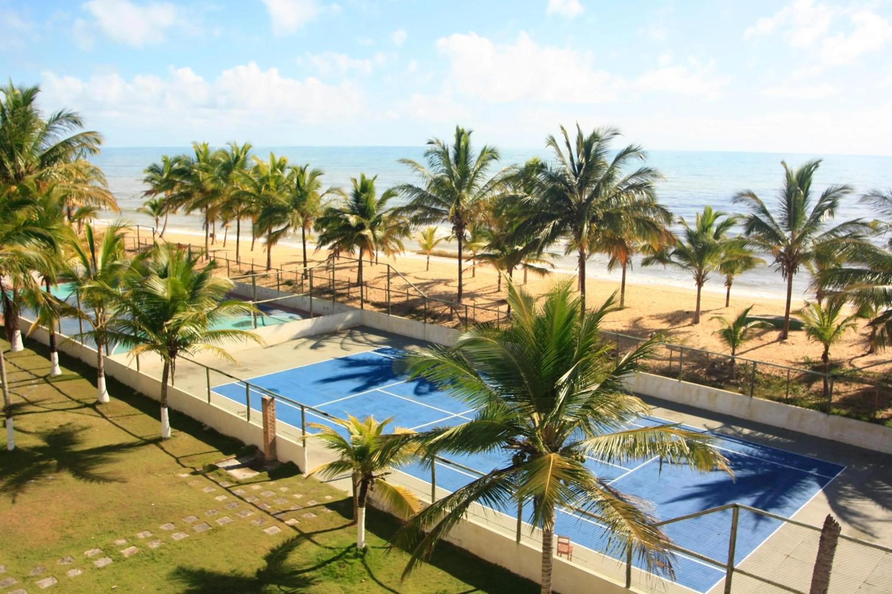 Tennis court in Mar & Sol Praia Hotel