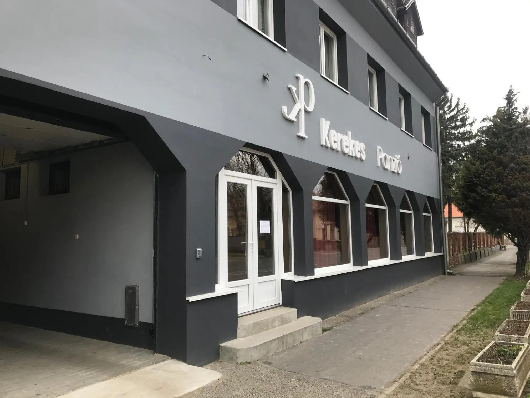 Property building in Kerekes Panzió és Étterem