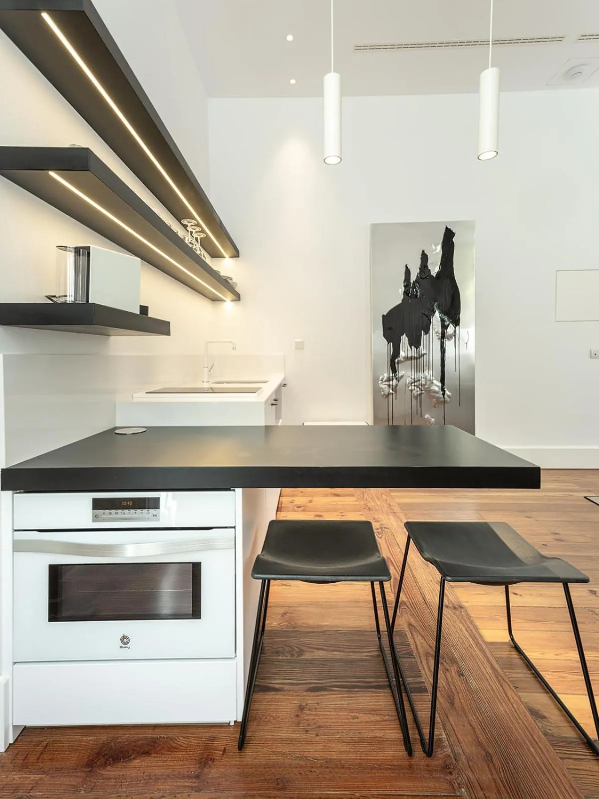 Dining area in The Park Suites by IRES LAR