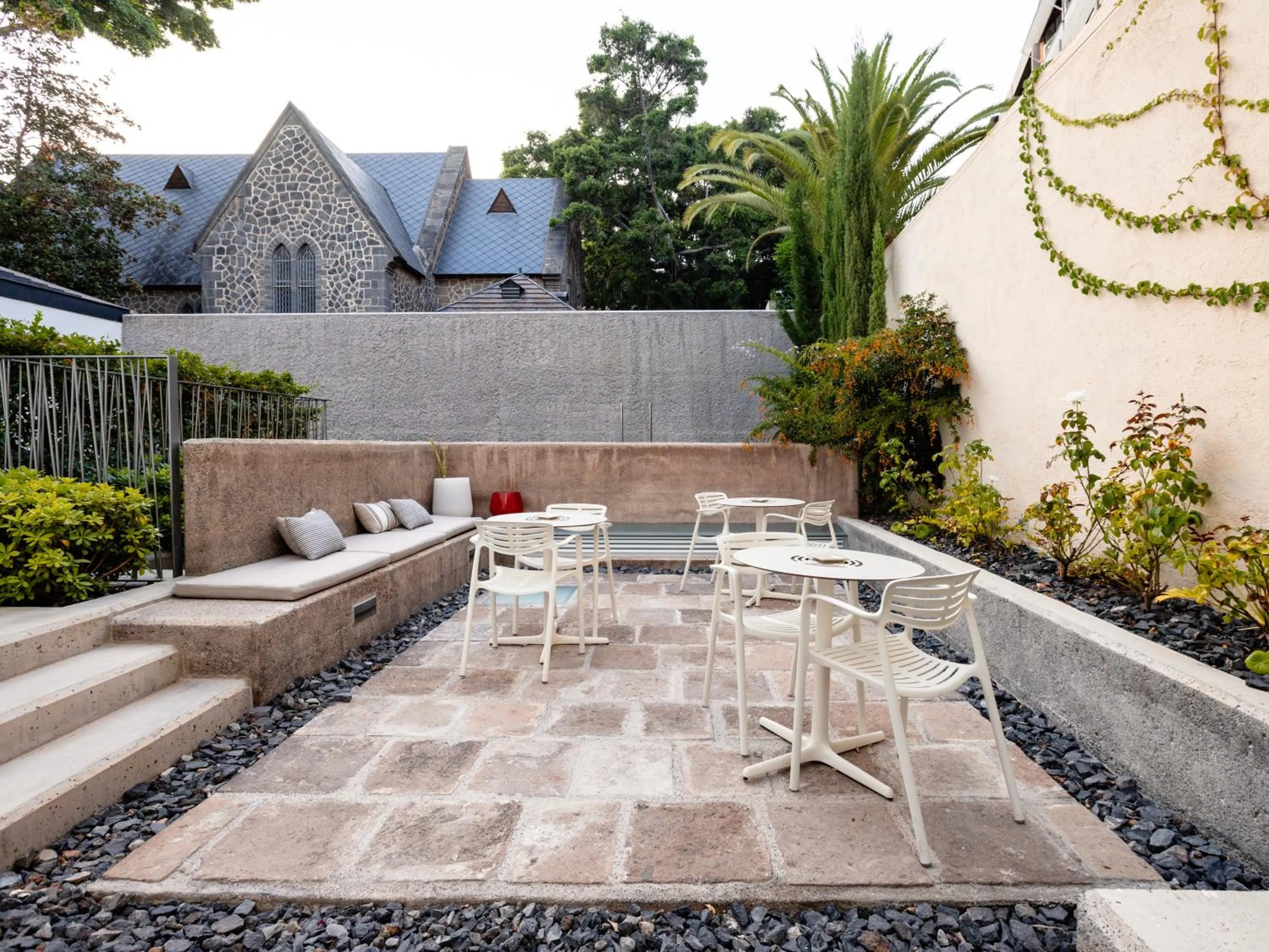 Patio in The Park Suites by IRES LAR