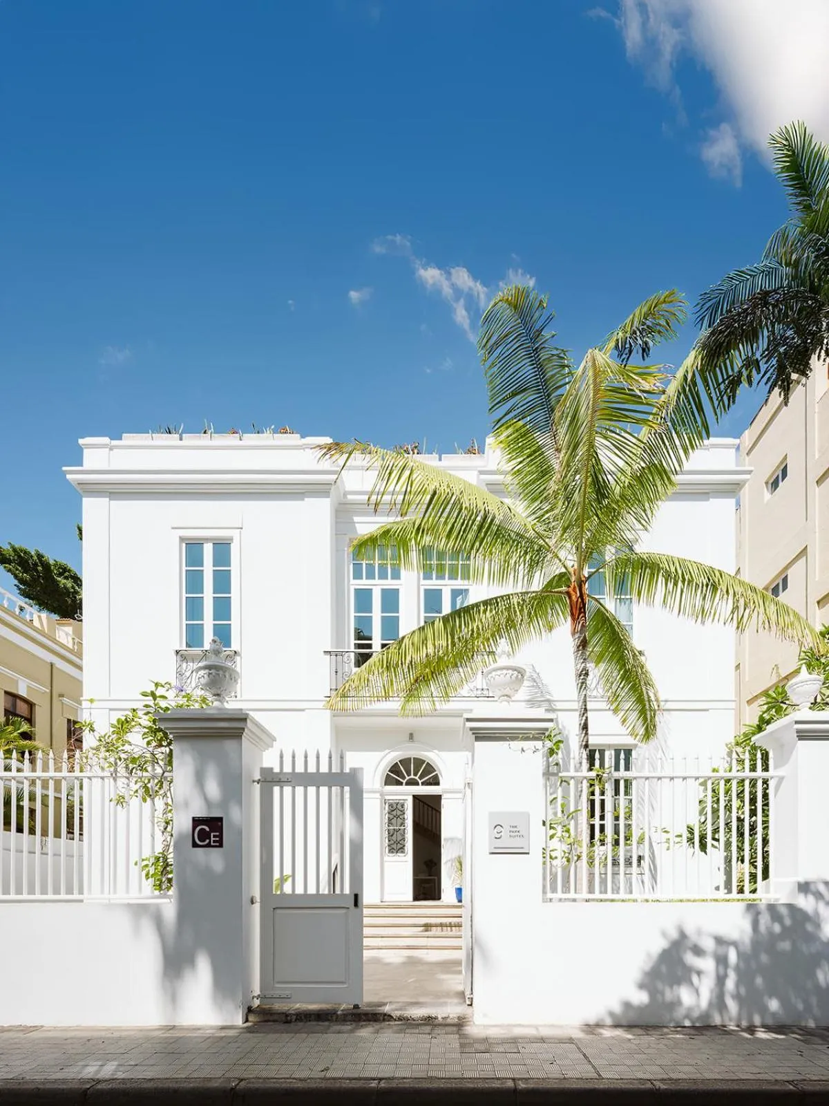 Facade/entrance in The Park Suites by IRES LAR