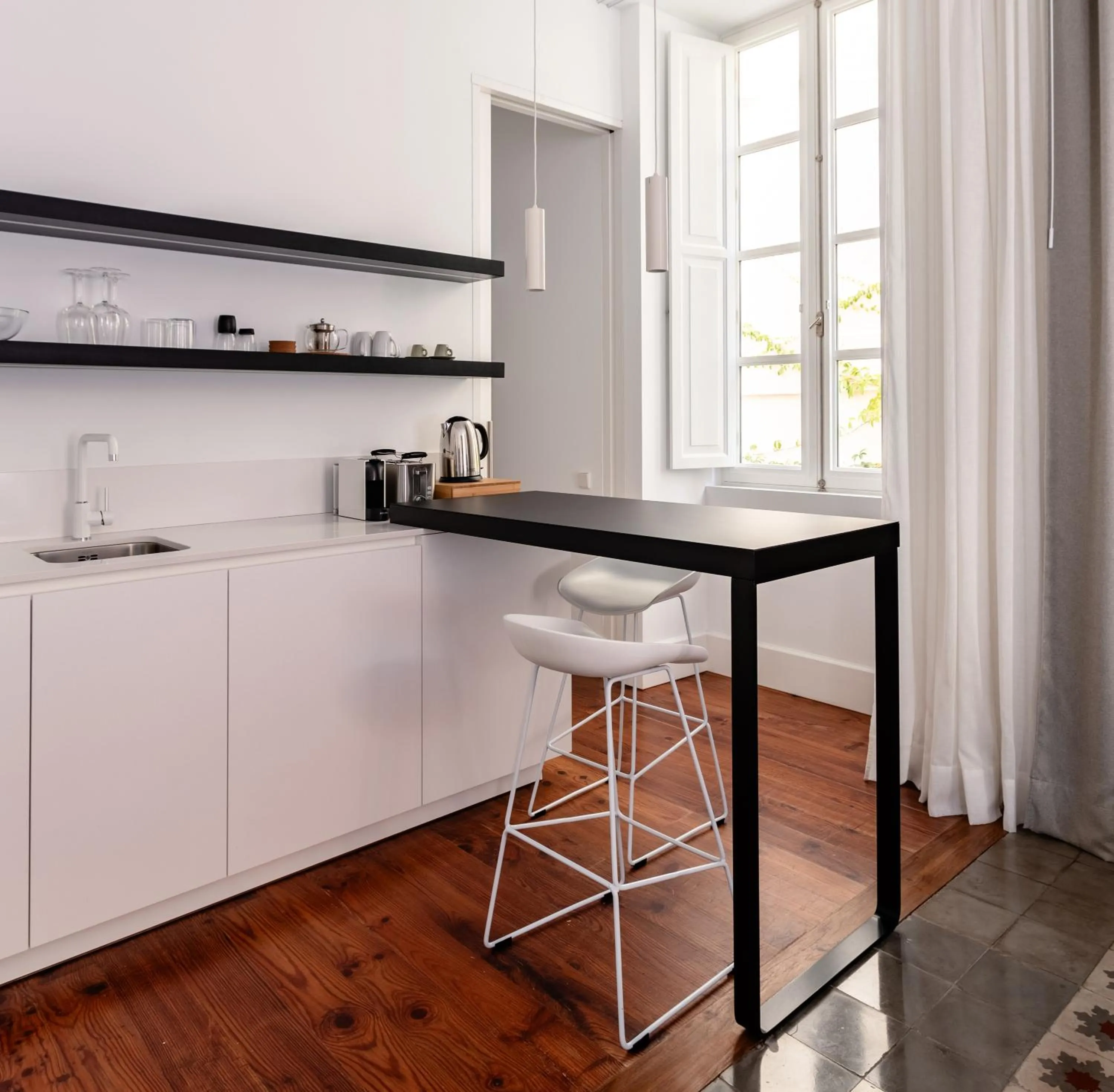 Coffee/tea facilities in The Park Suites by IRES LAR