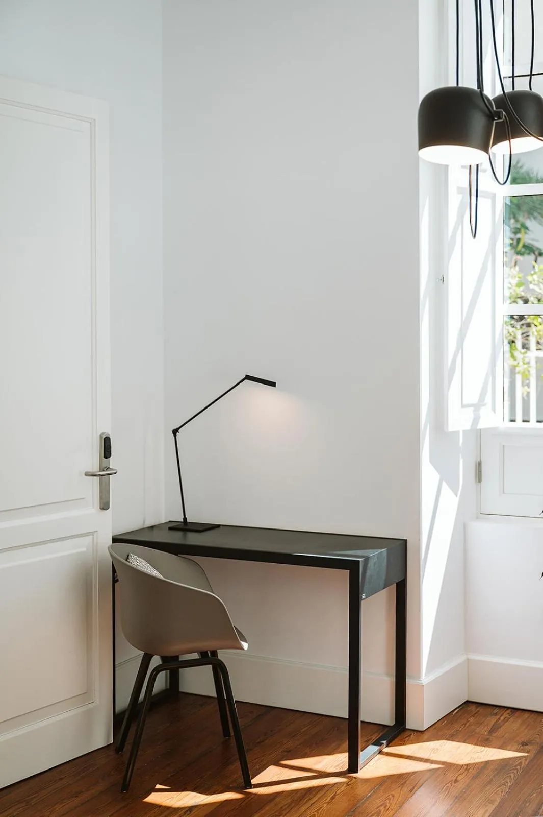 Seating area in The Park Suites by IRES LAR