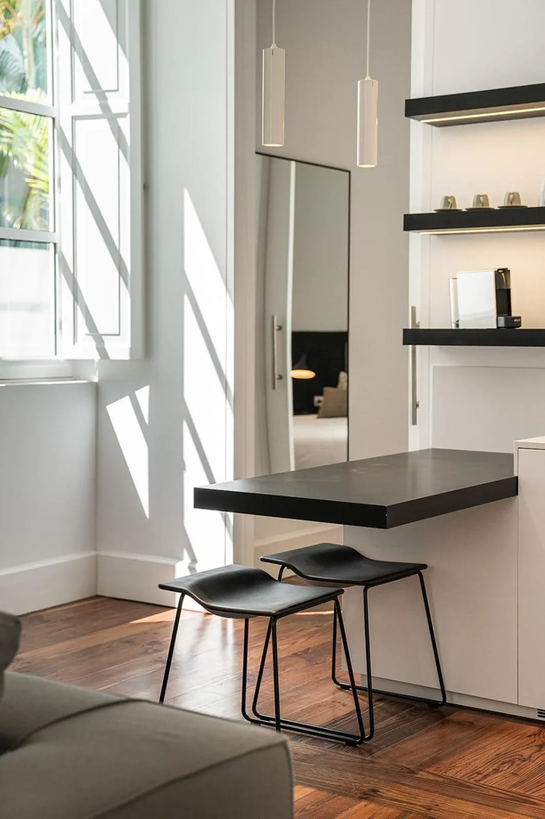 Dining area in The Park Suites by IRES LAR