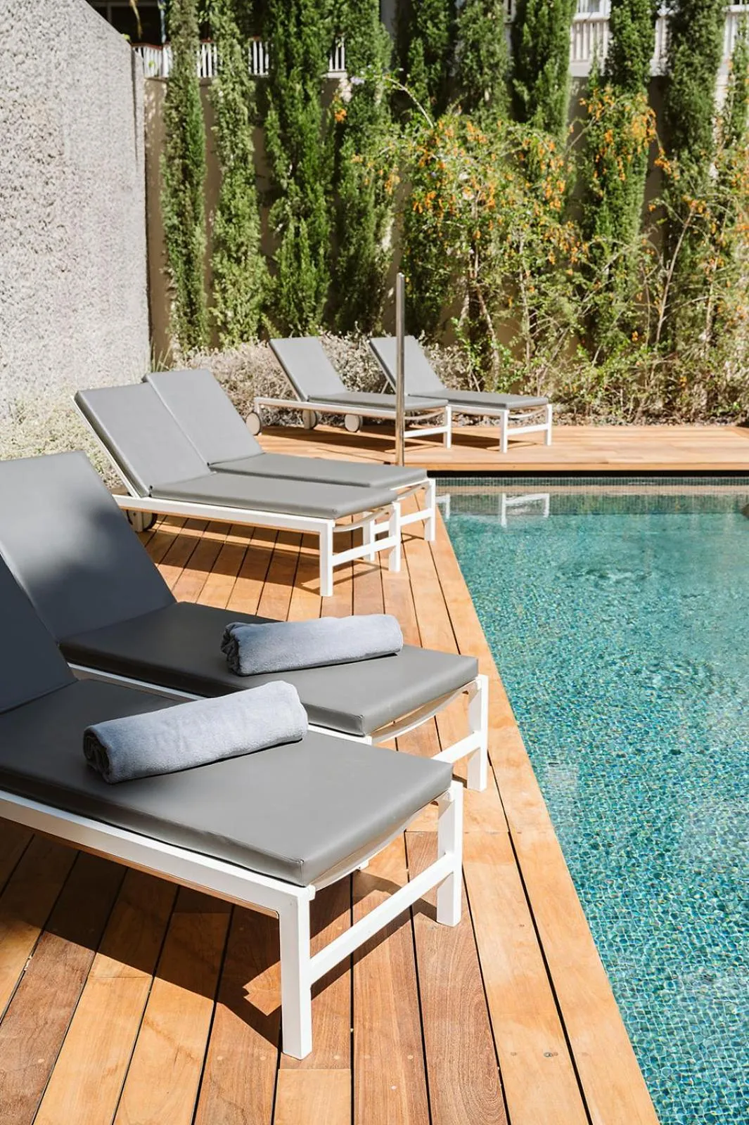 Swimming pool in The Park Suites by IRES LAR