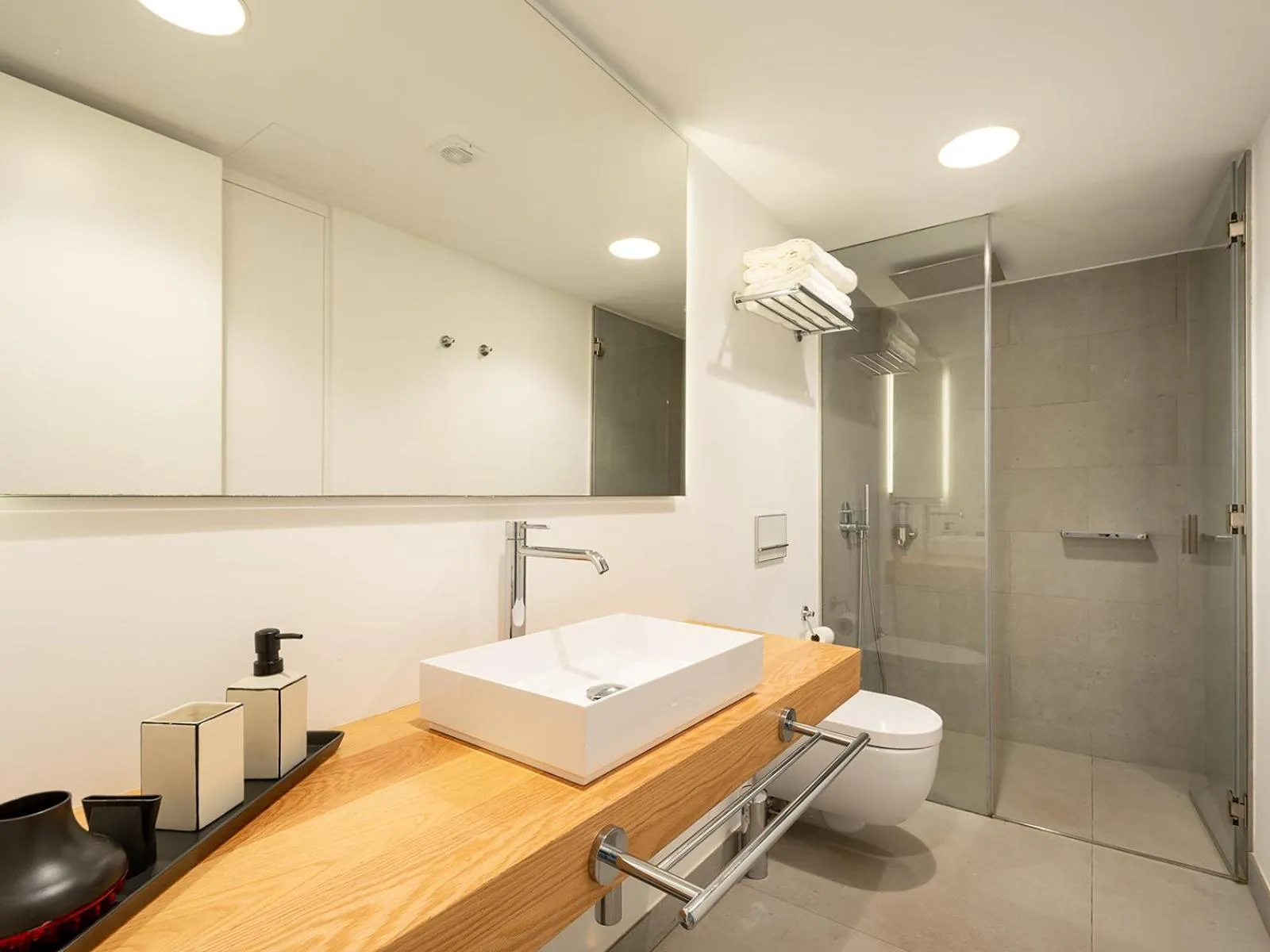 Shower in The Park Suites by IRES LAR