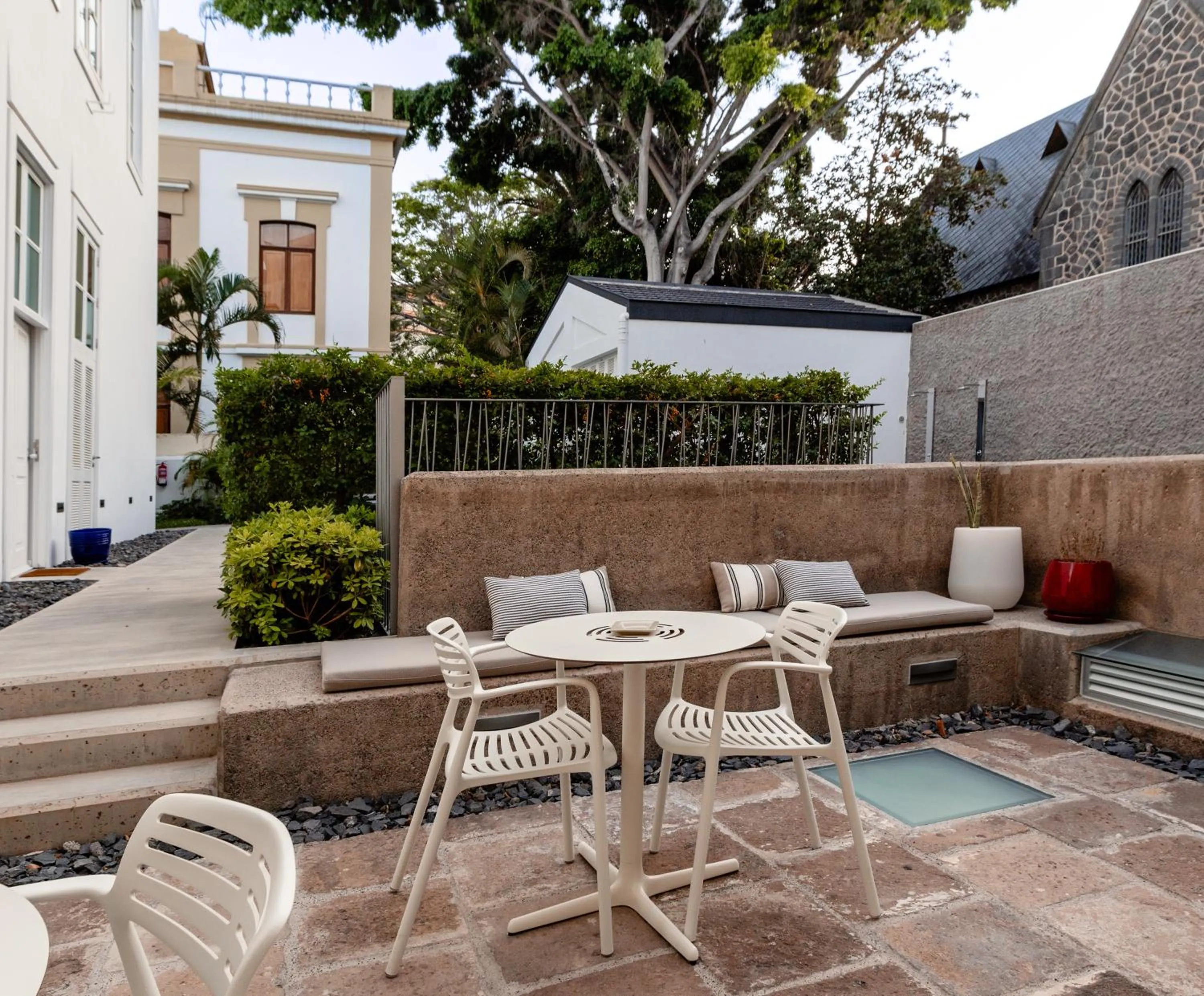 Patio in The Park Suites by IRES LAR