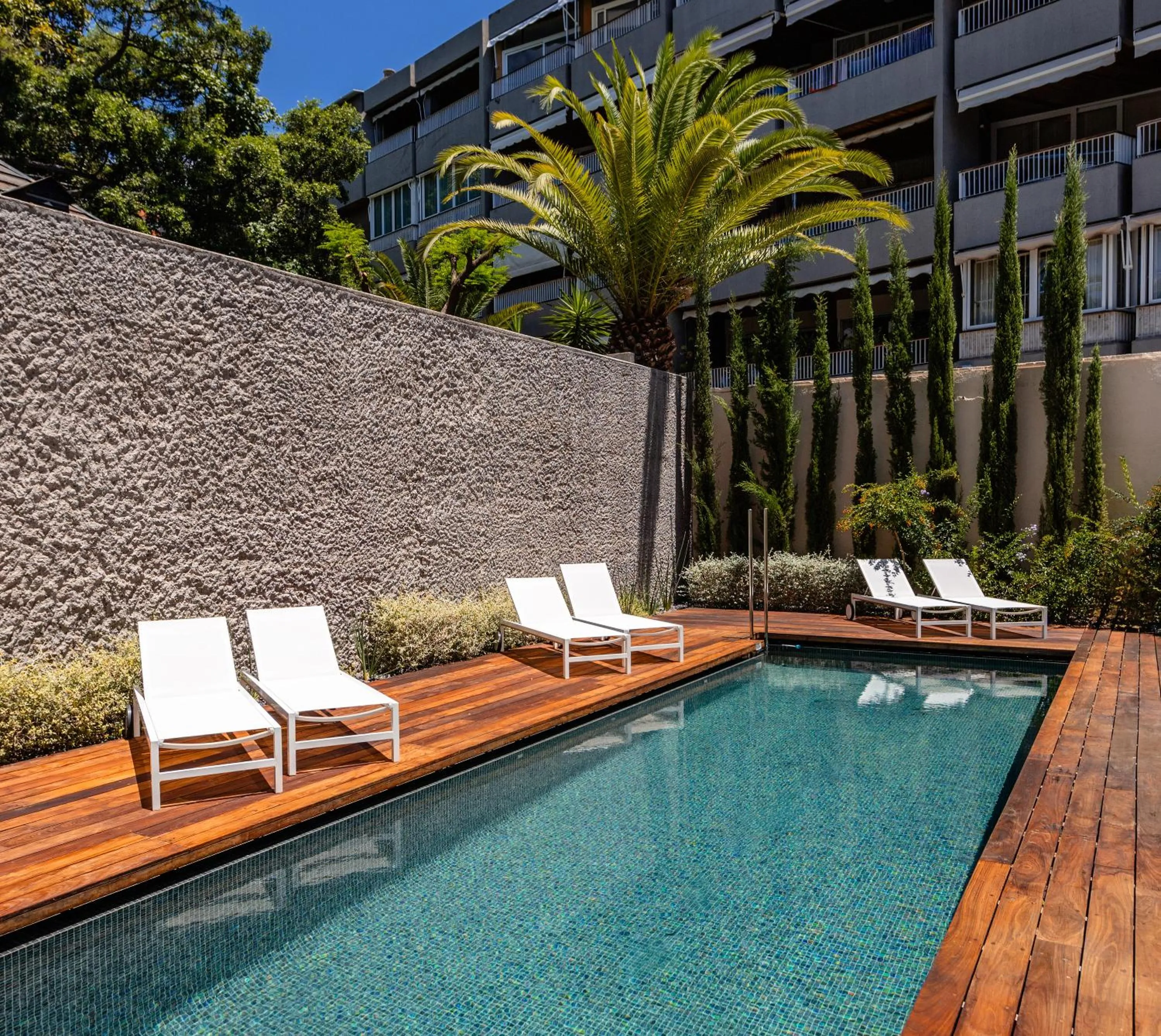 Swimming pool in The Park Suites by IRES LAR