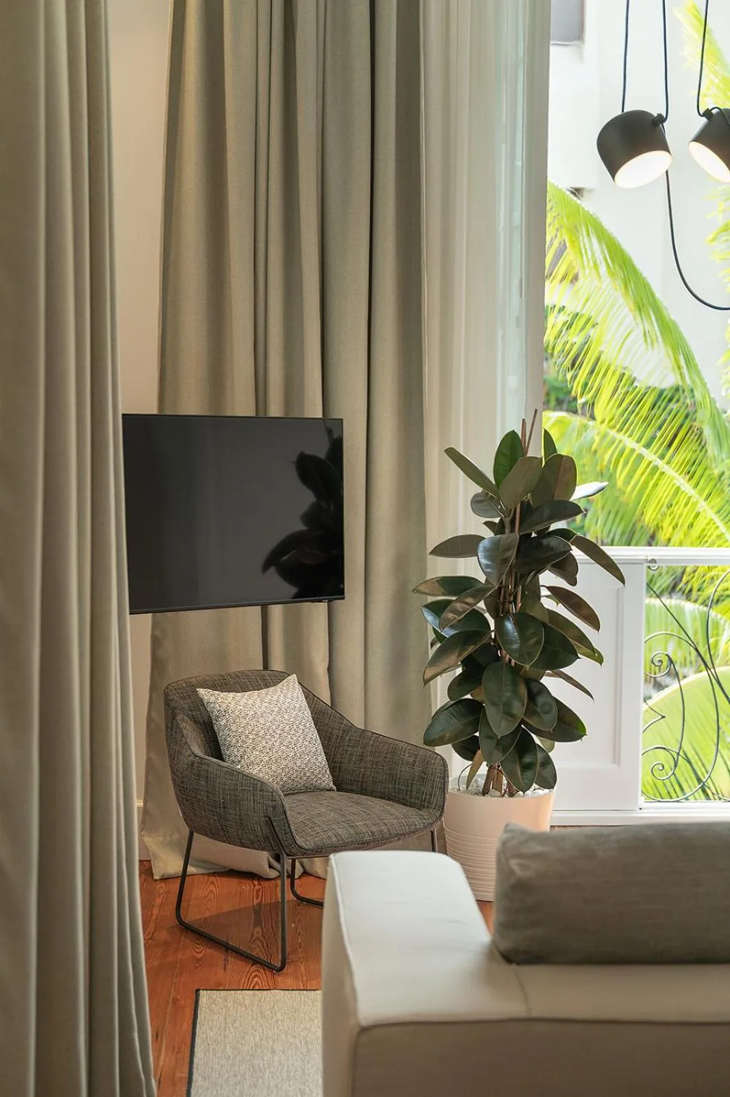 TV and multimedia in The Park Suites by IRES LAR