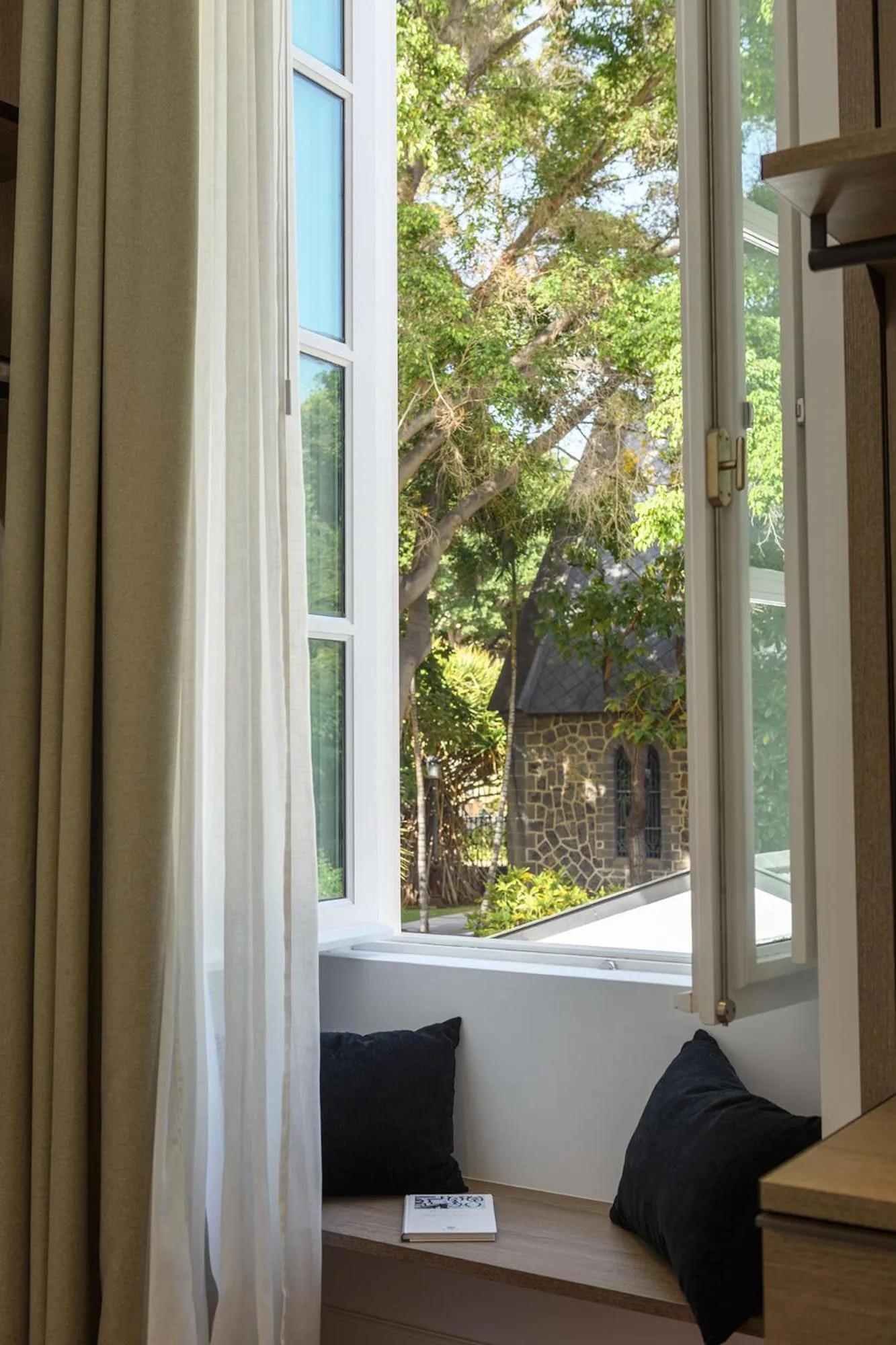 Garden view in The Park Suites by IRES LAR