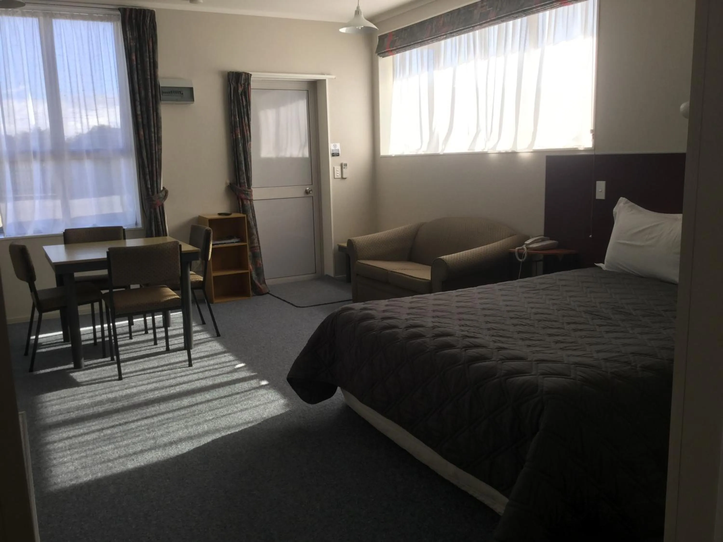 Bed in Thornton Lodge Motel