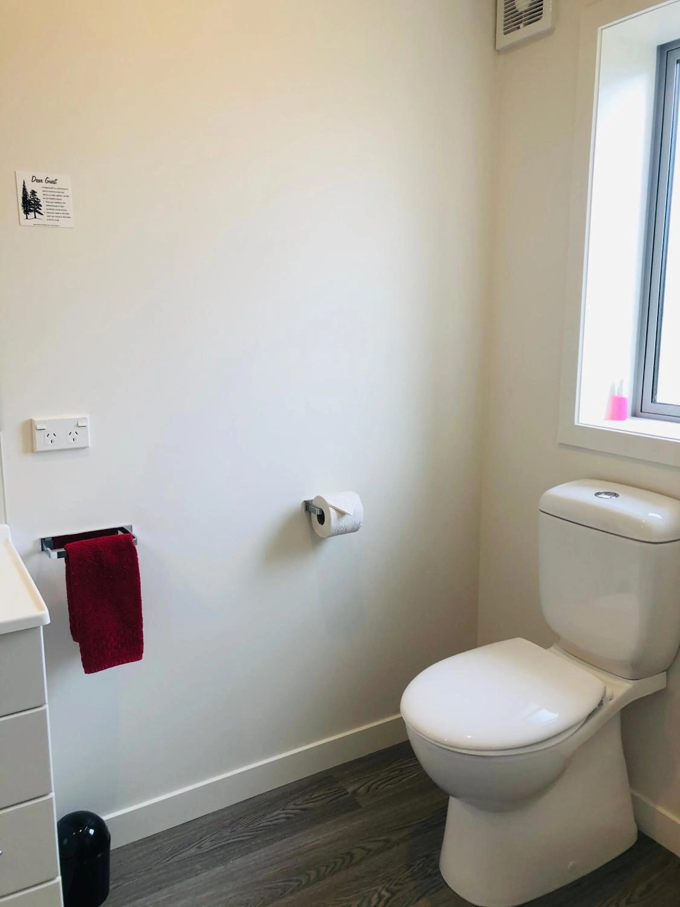 Bathroom in Thornton Lodge Motel