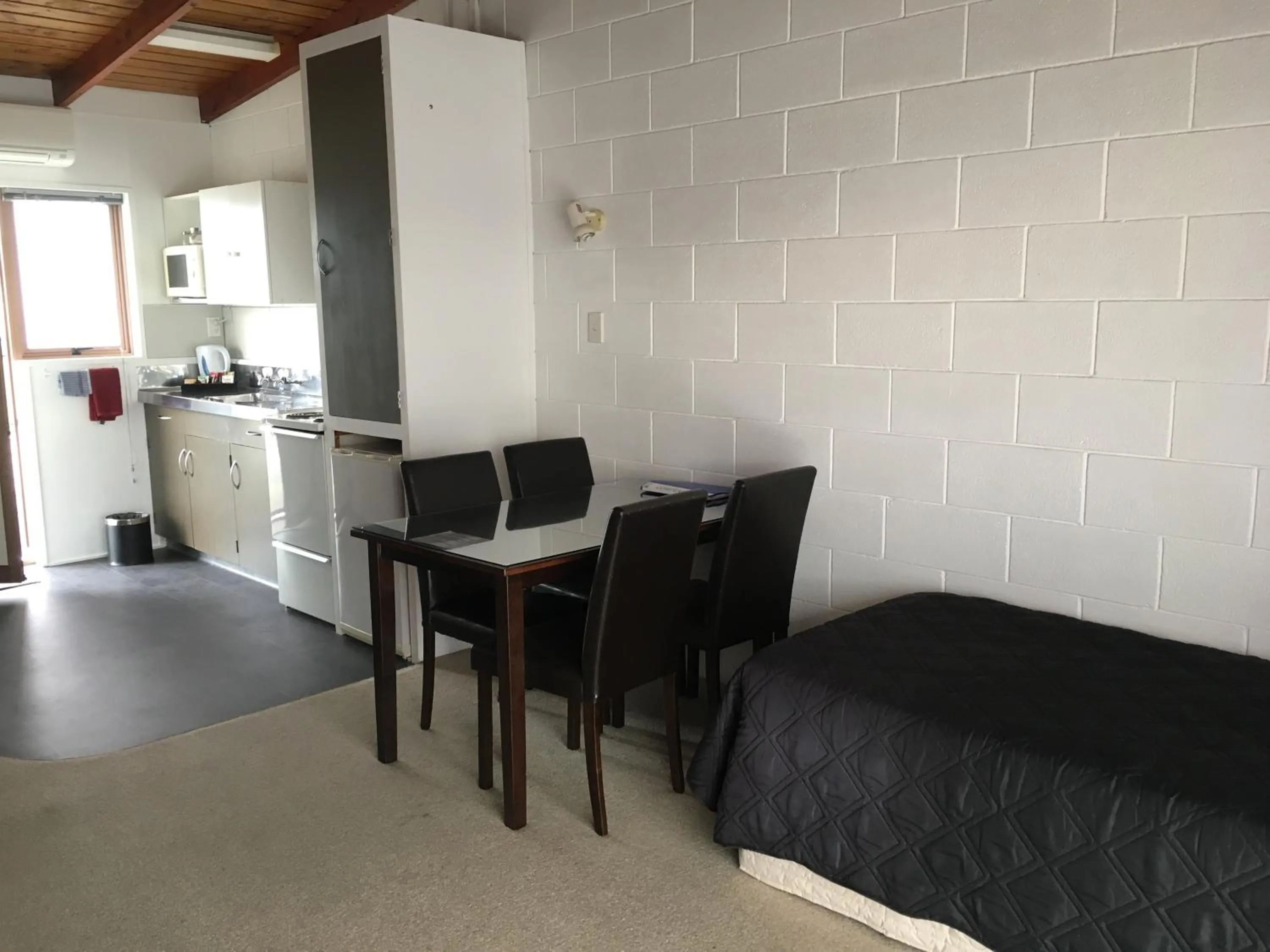 Thornton Lodge Motel