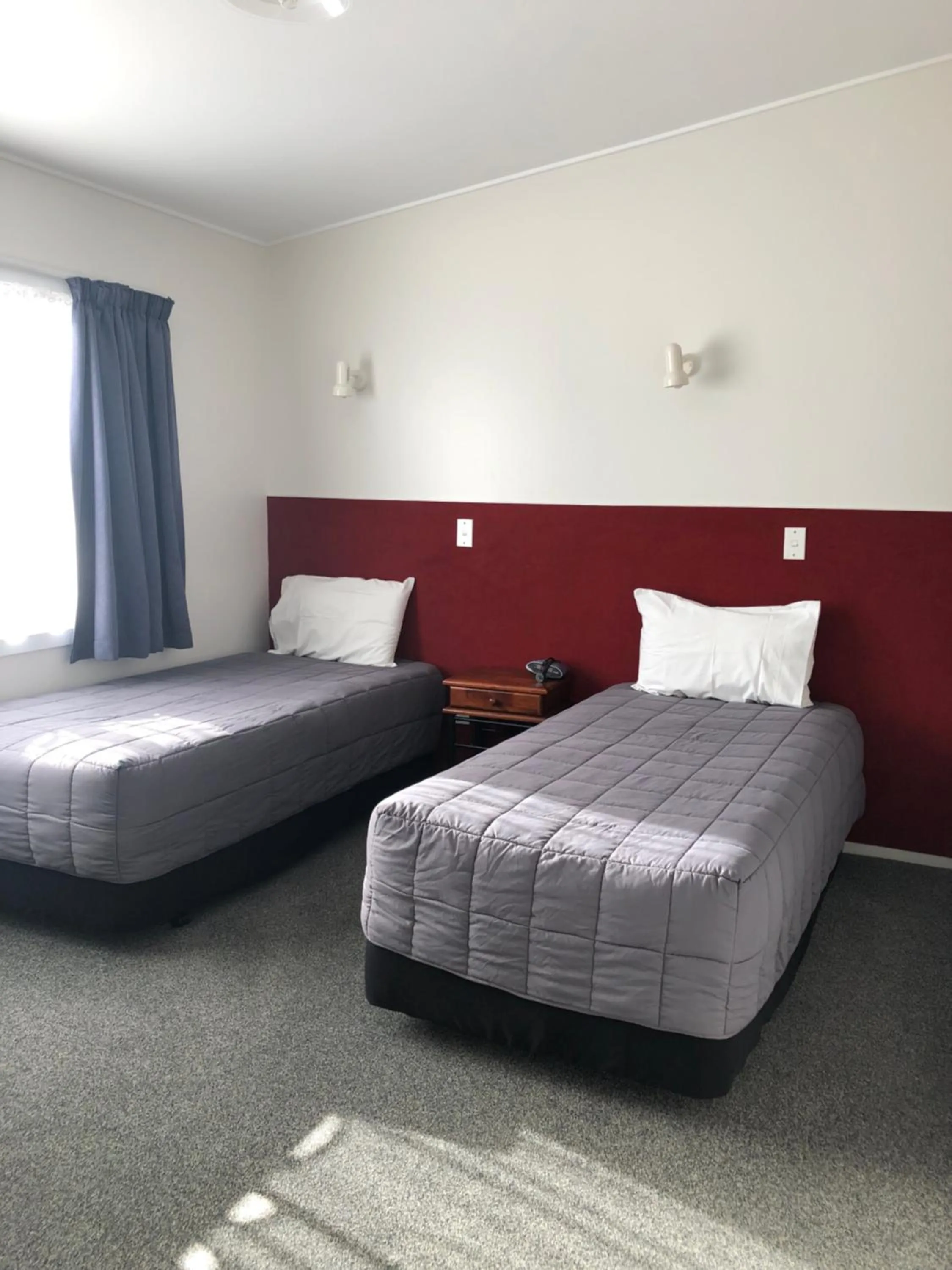 Bed in Thornton Lodge Motel