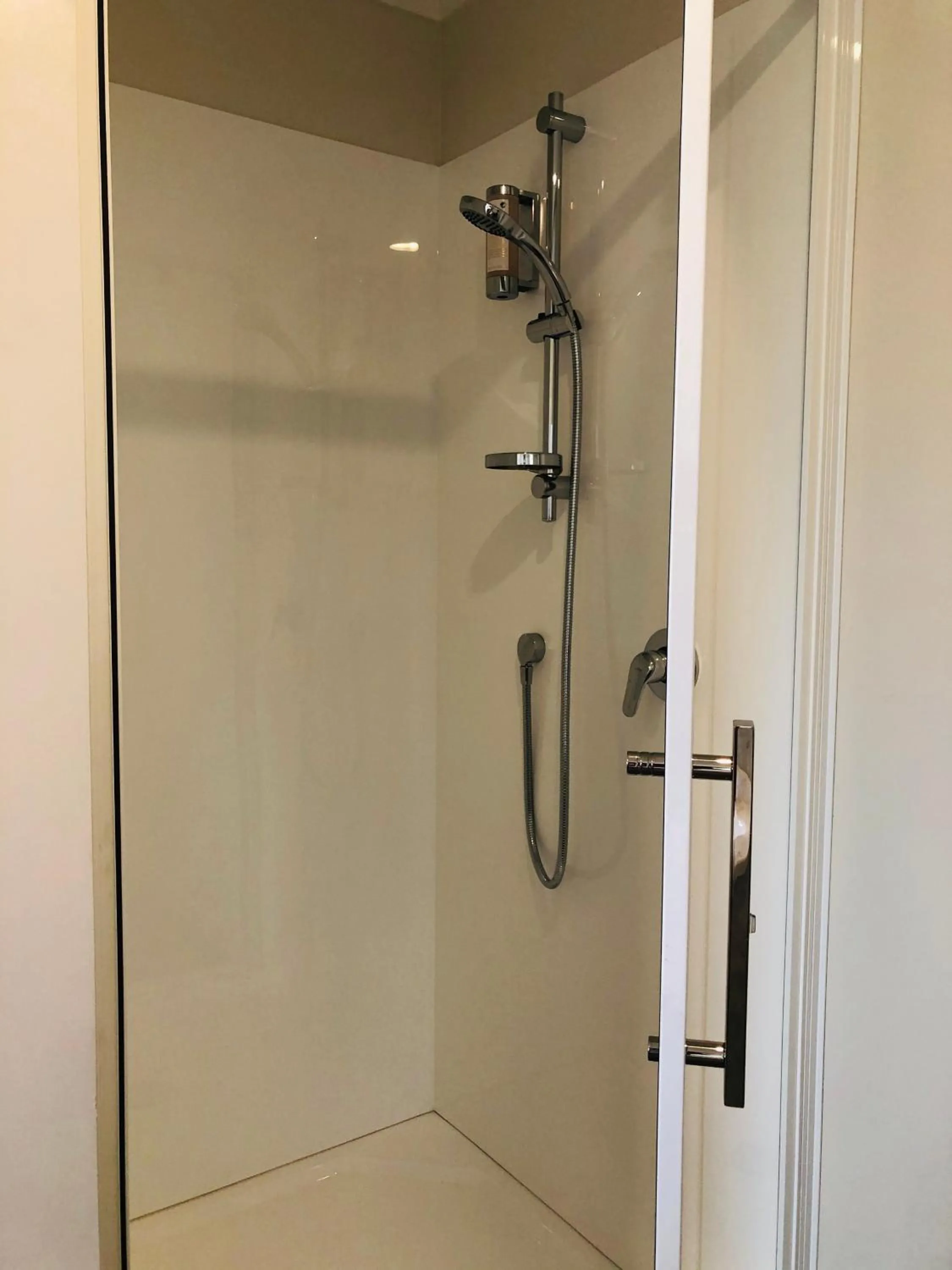 Bathroom in Thornton Lodge Motel