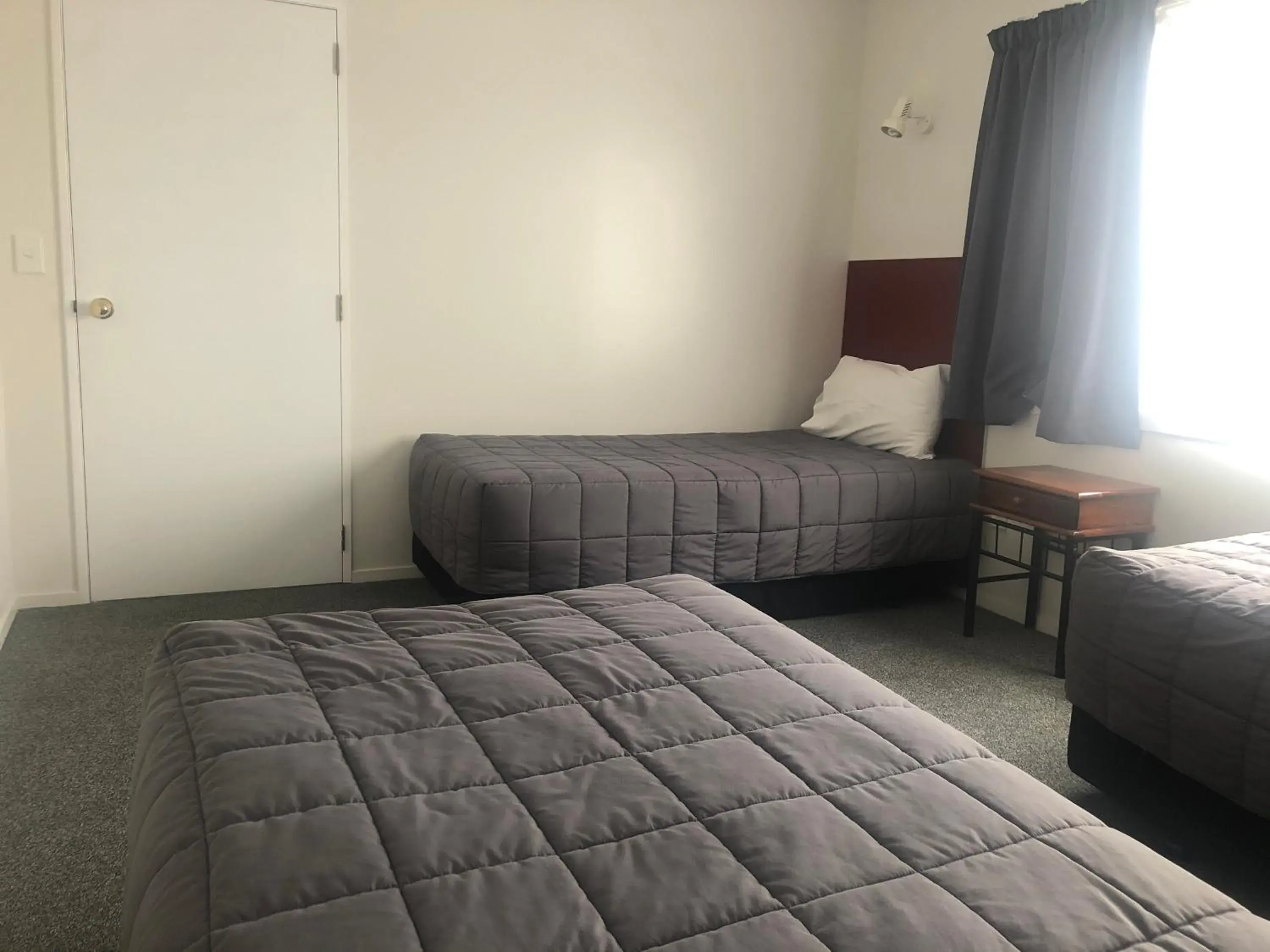 Bed in Thornton Lodge Motel Bed in Thornton Lodge Motel