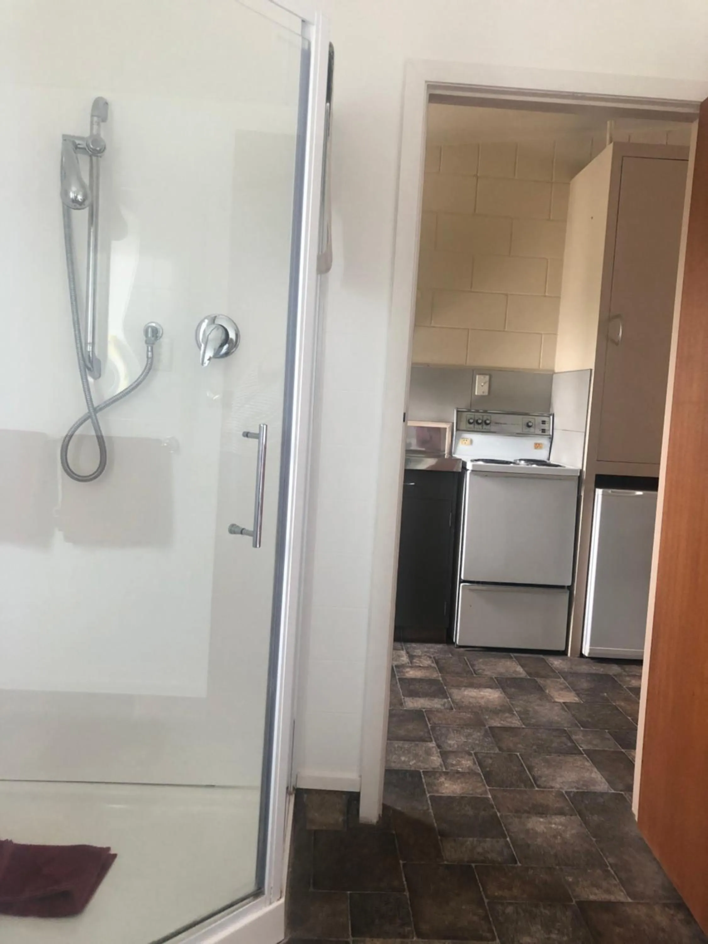 Bathroom in Thornton Lodge Motel