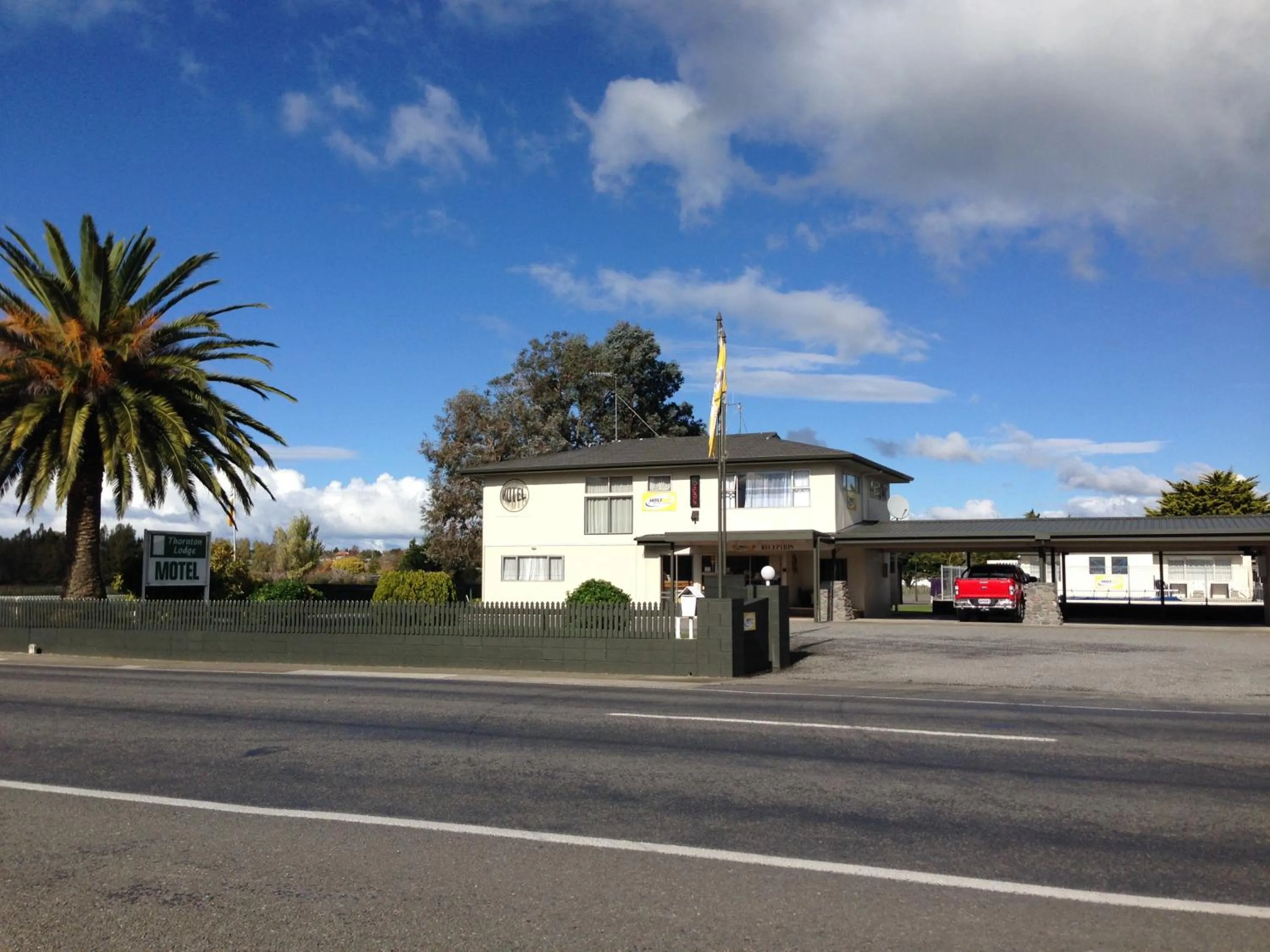 Facade/entrance in Thornton Lodge Motel