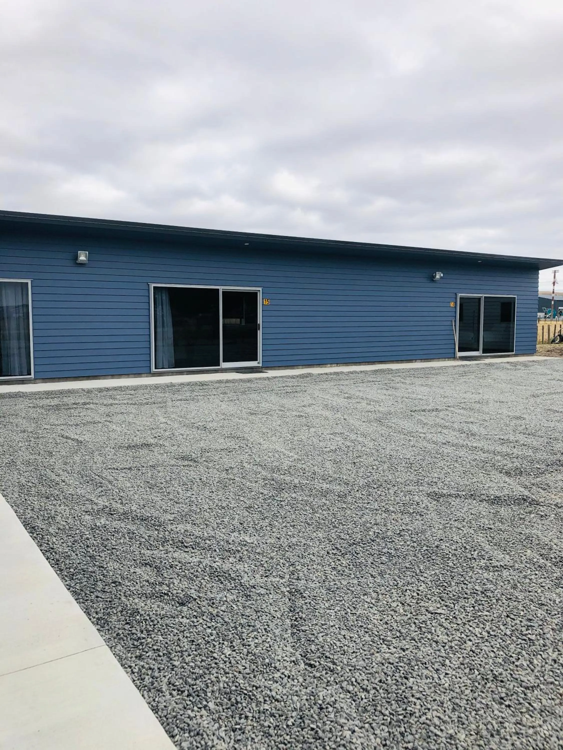 Inner courtyard view in Thornton Lodge Motel
