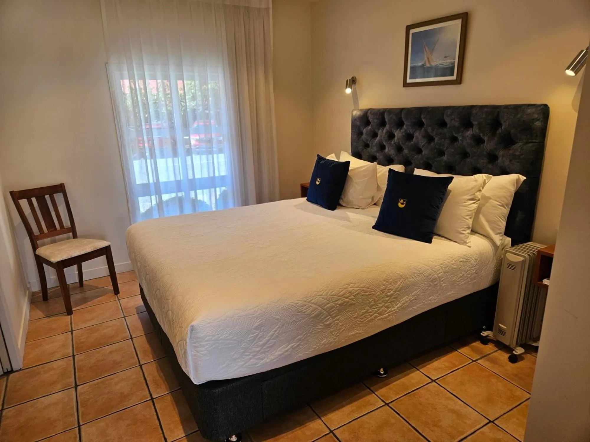 Bed in Commodores Lodge