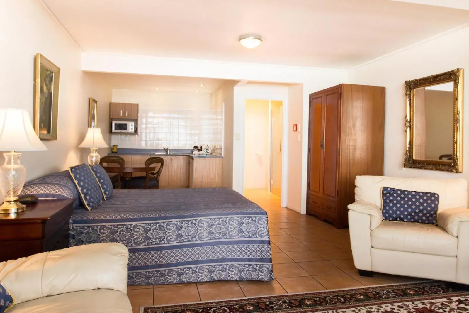 Waterfront Studio with Ocean View in Commodores Lodge Waterfront Studio with Ocean View in Commodores Lodge