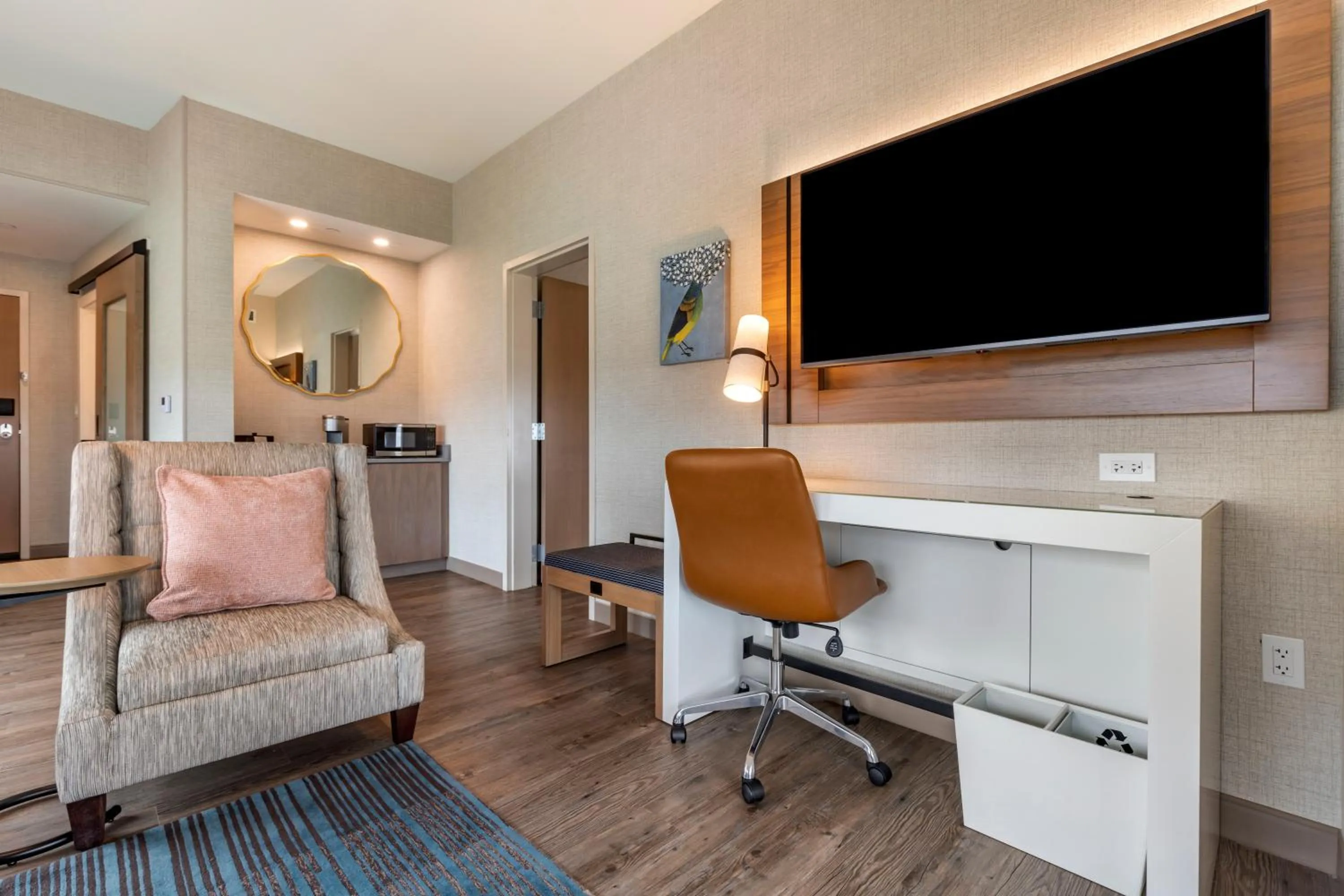 TV and multimedia in Cambria Hotel Columbia Downtown the Vista