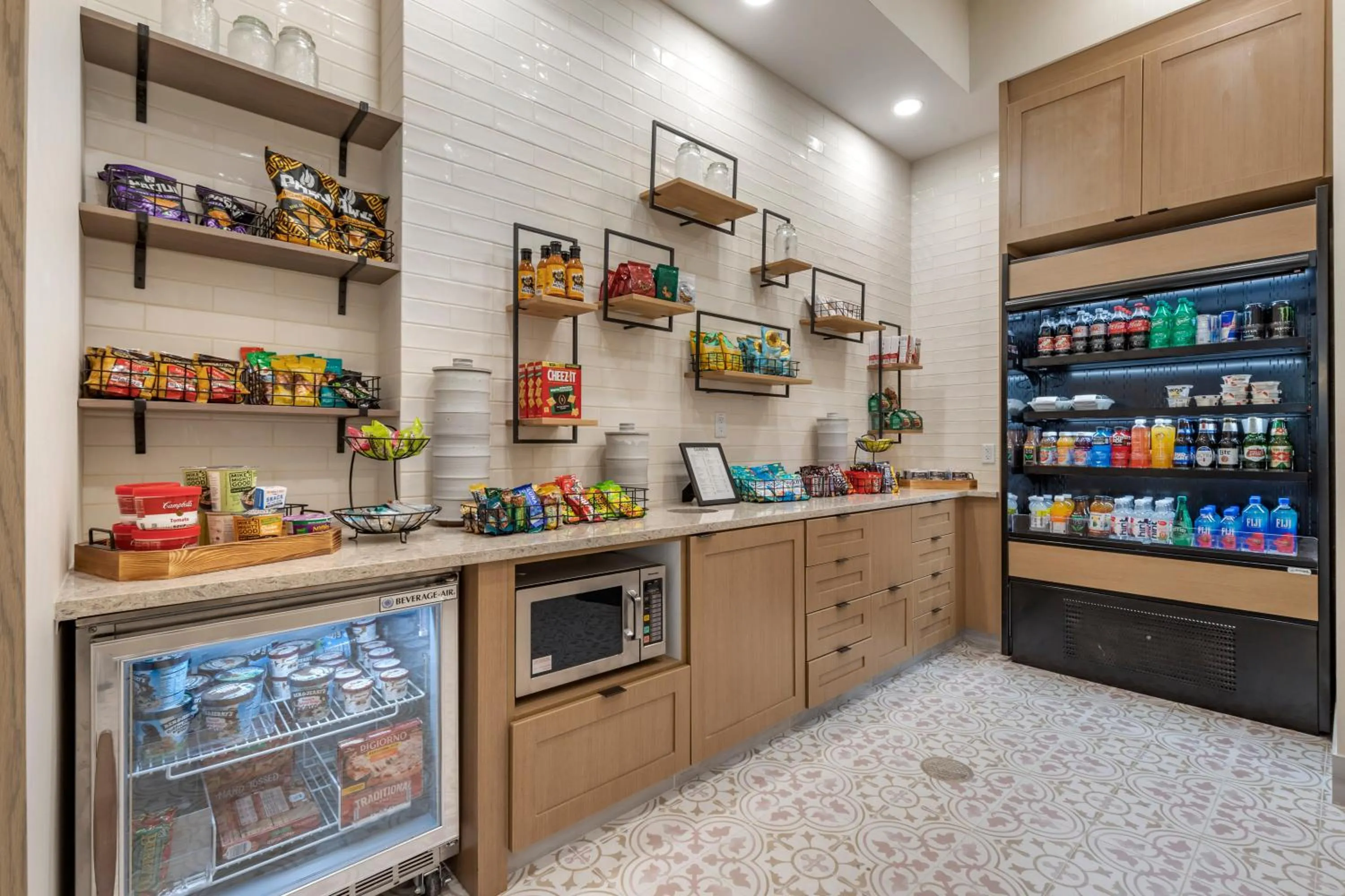 Supermarket/grocery shop in Cambria Hotel Columbia Downtown the Vista