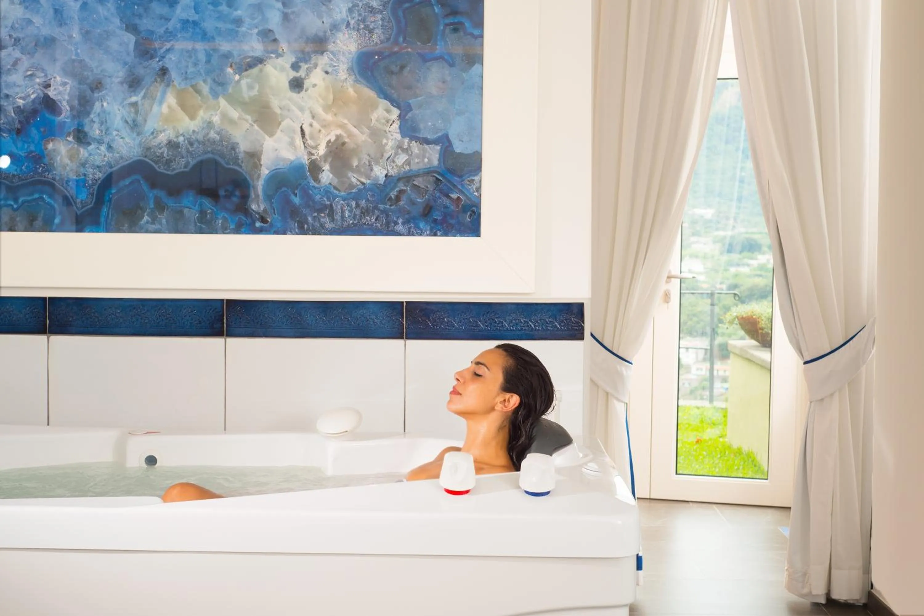 Hot Tub, Bed in San Montano Resort & Spa