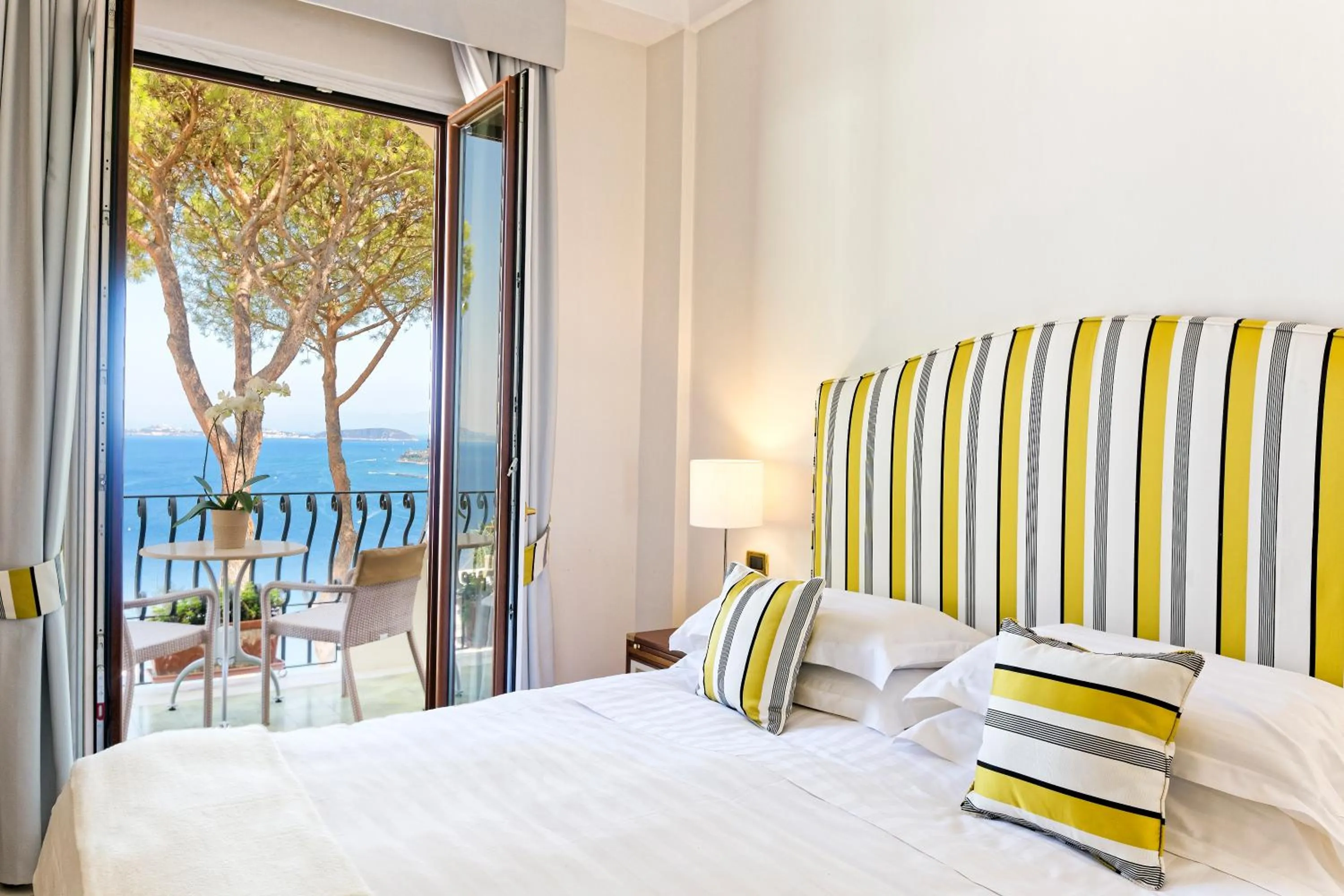 Photo of the whole room, Bed in San Montano Resort & Spa