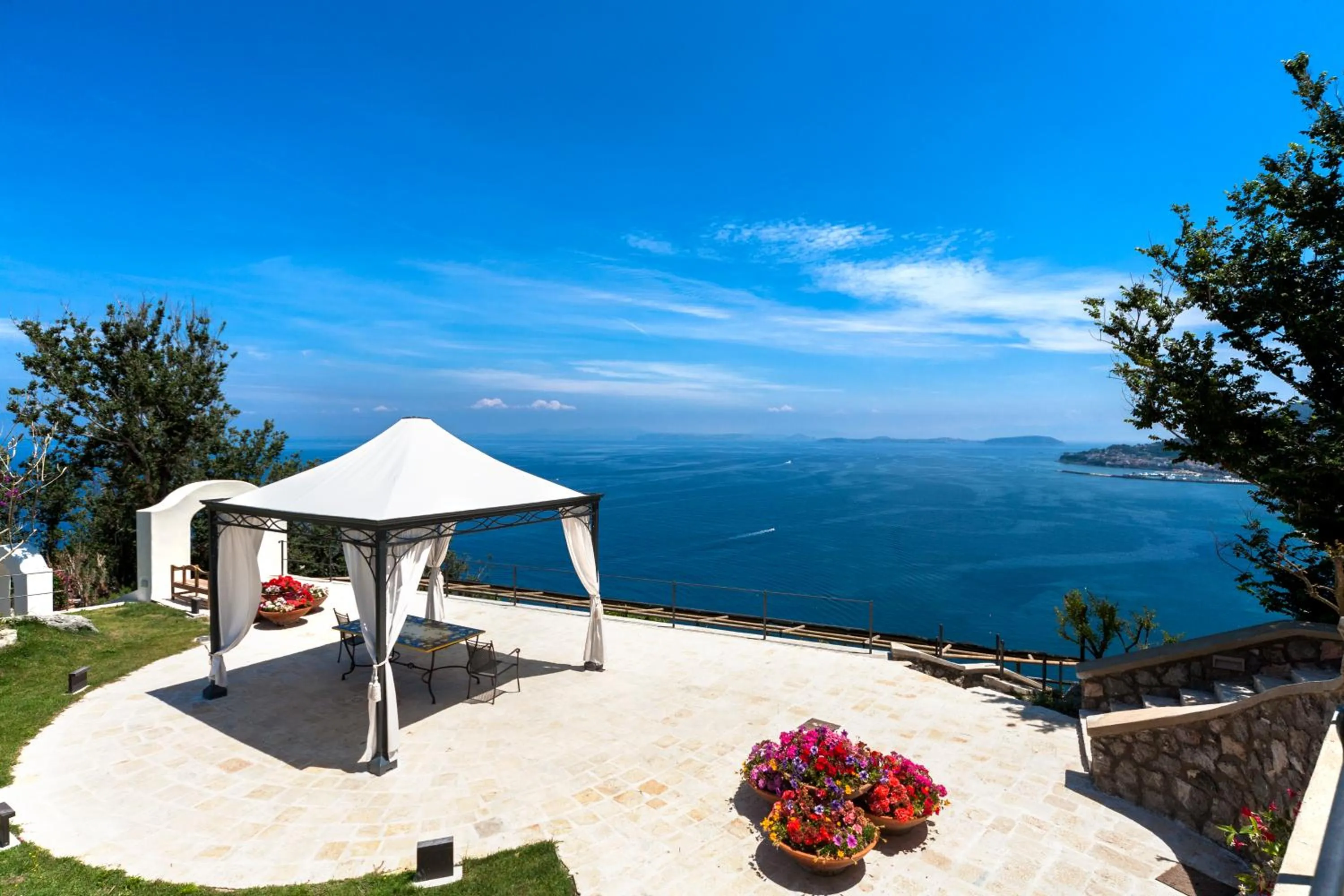 Patio in San Montano Resort & Spa