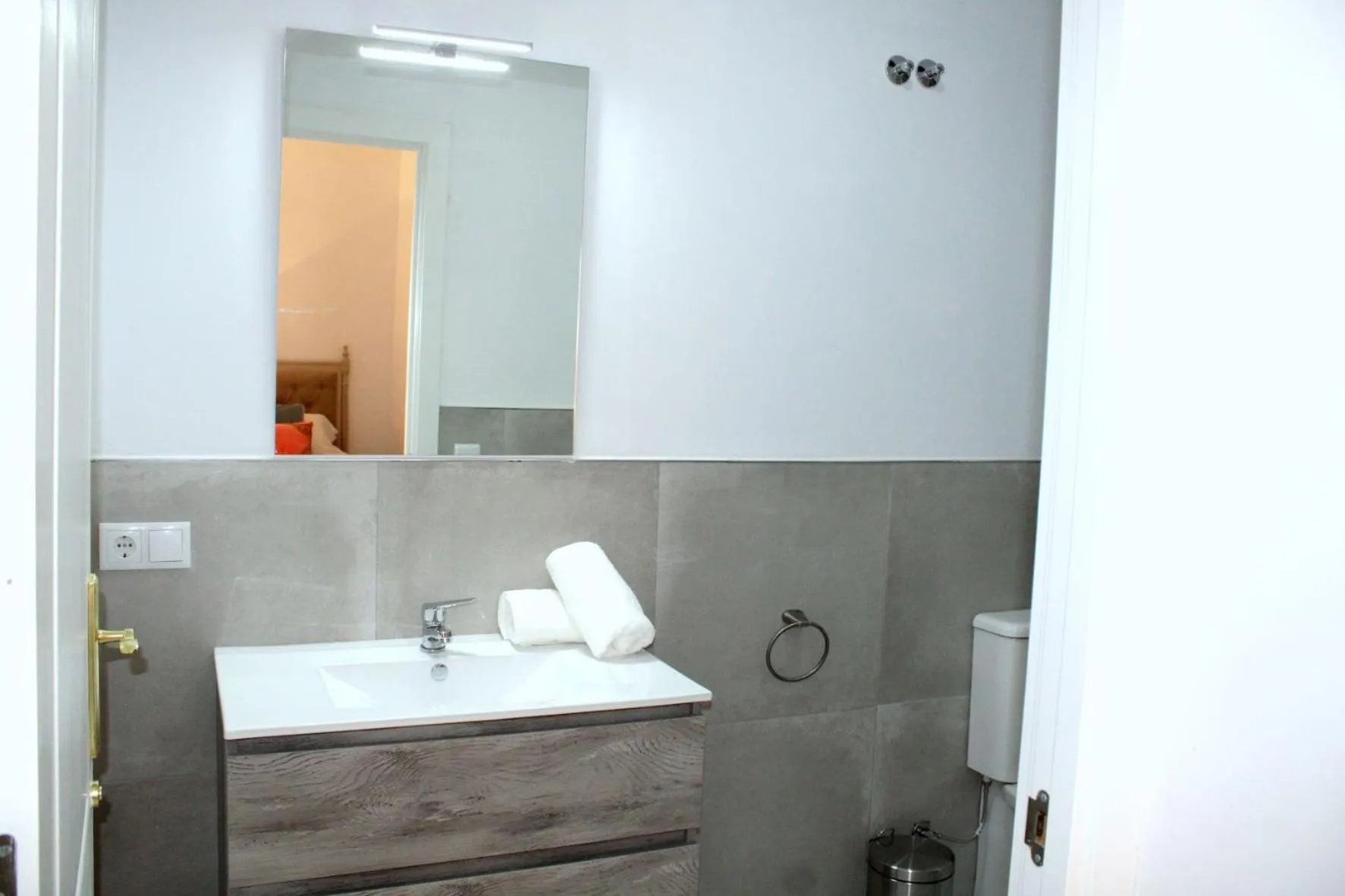 Bathroom in Hostal Roomsole