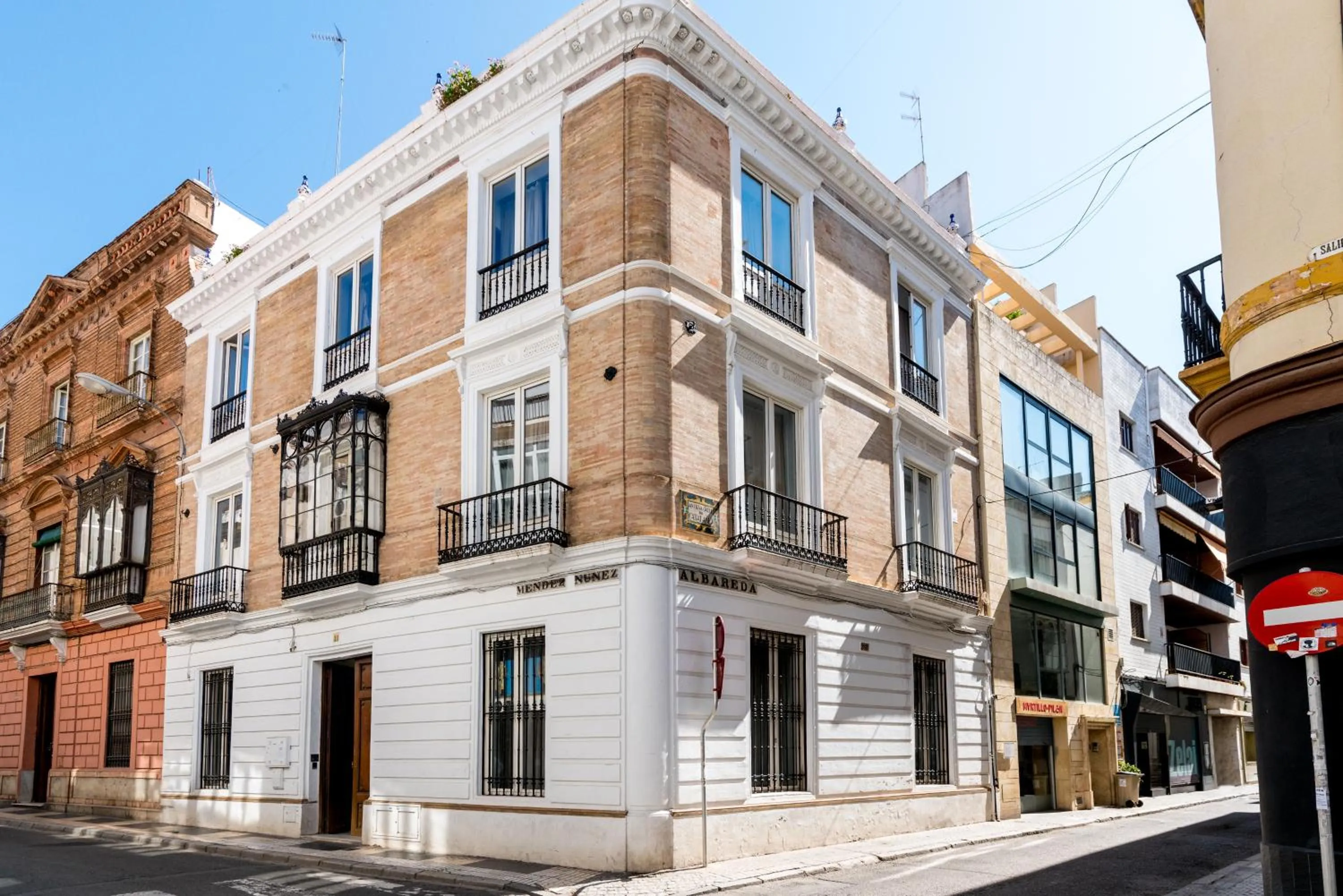 Property building in Hostal Roomsole