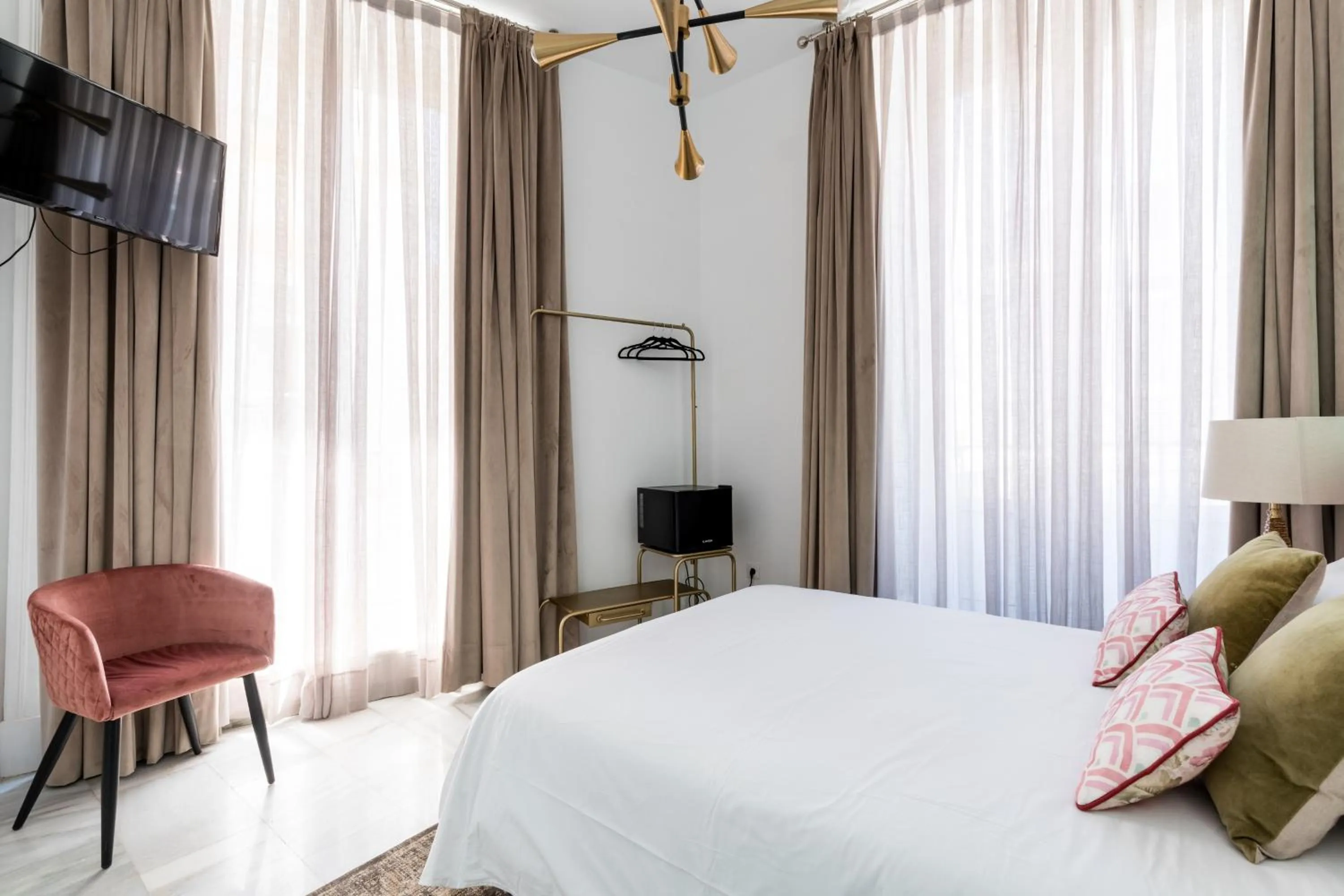 Photo of the whole room, Bed in Hostal Roomsole