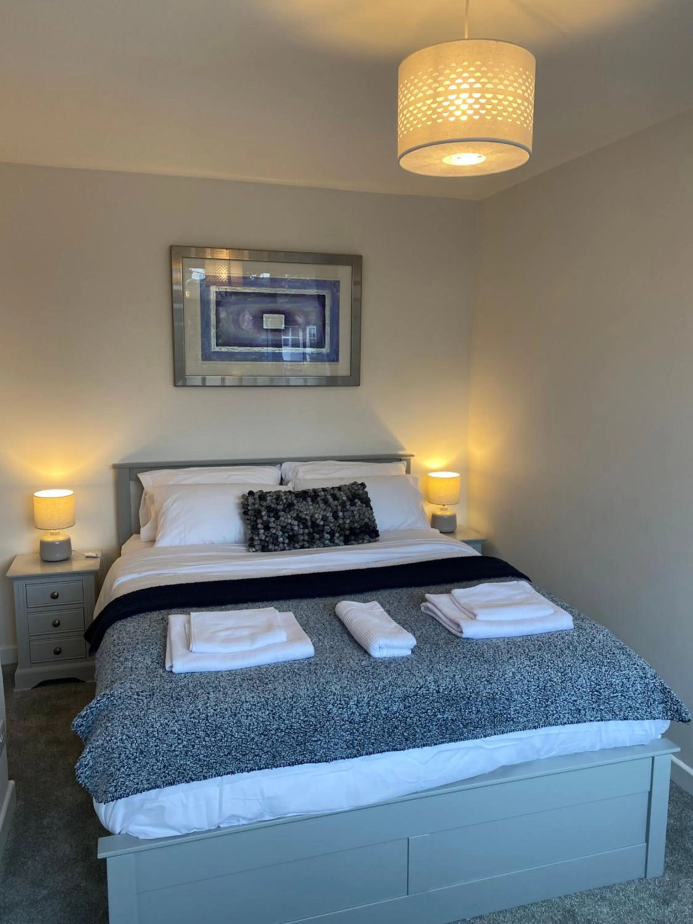 Bed in WORTHING BEACH 180 - 2 bed seafront apartment with private parking