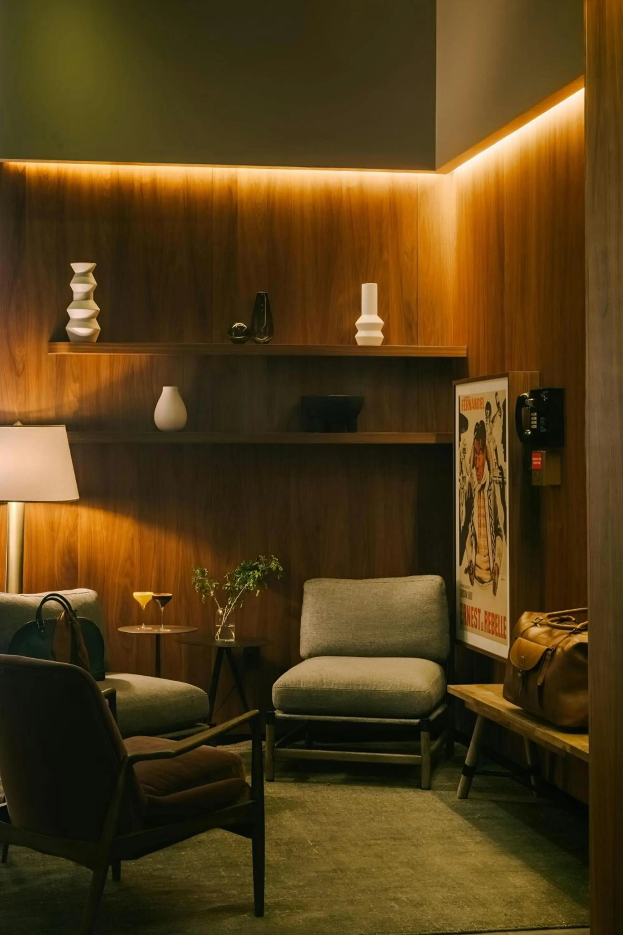 Lounge or bar in Henri on 24 Hotel Chelsea, Sonder by Marriott Bonvoy