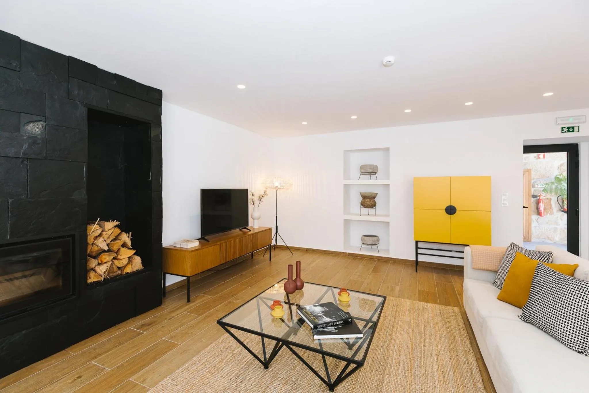 Communal lounge/ TV room in Casa Vieira Lobo