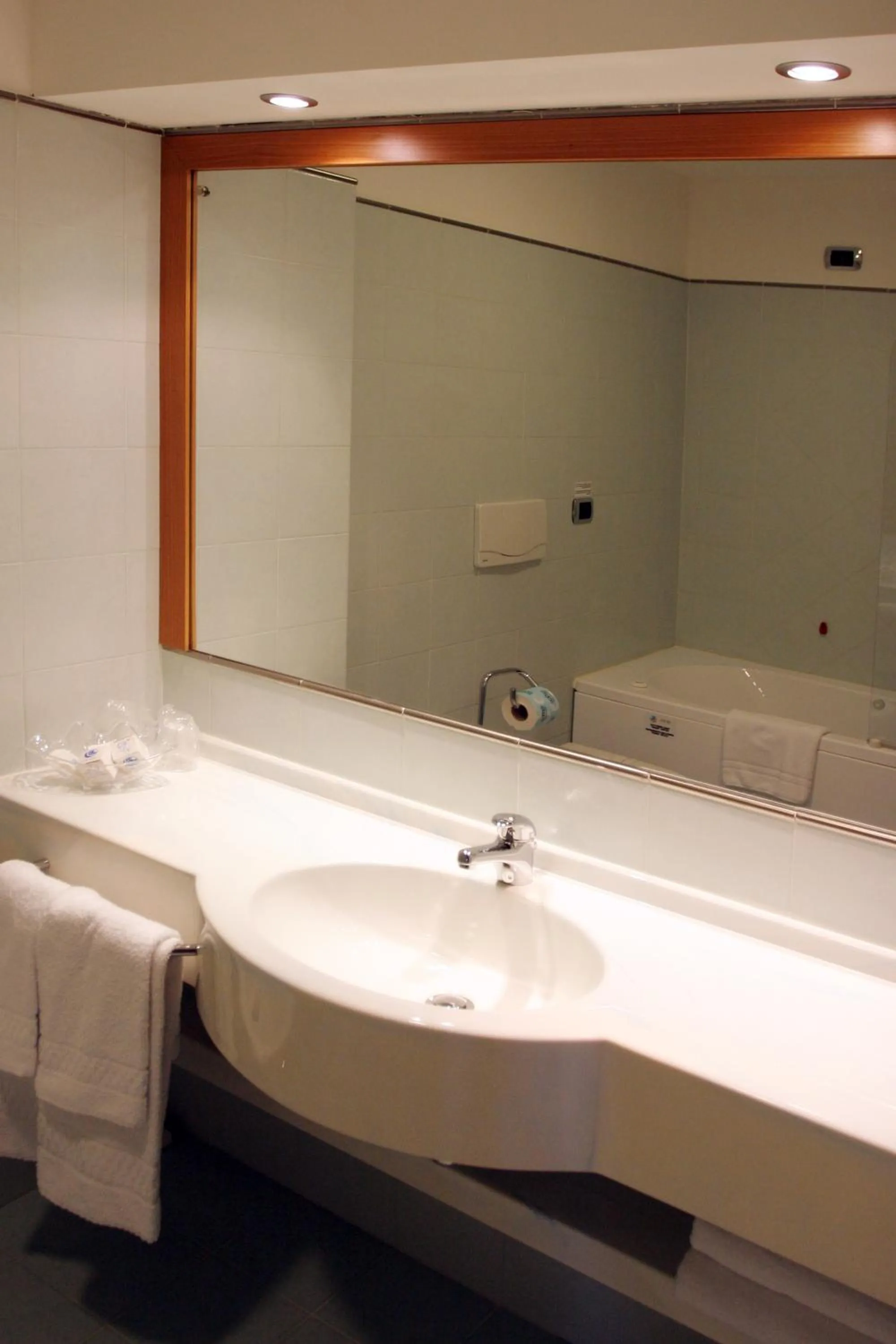 Bathroom in Luna Hotel Lago Maggiore Arona