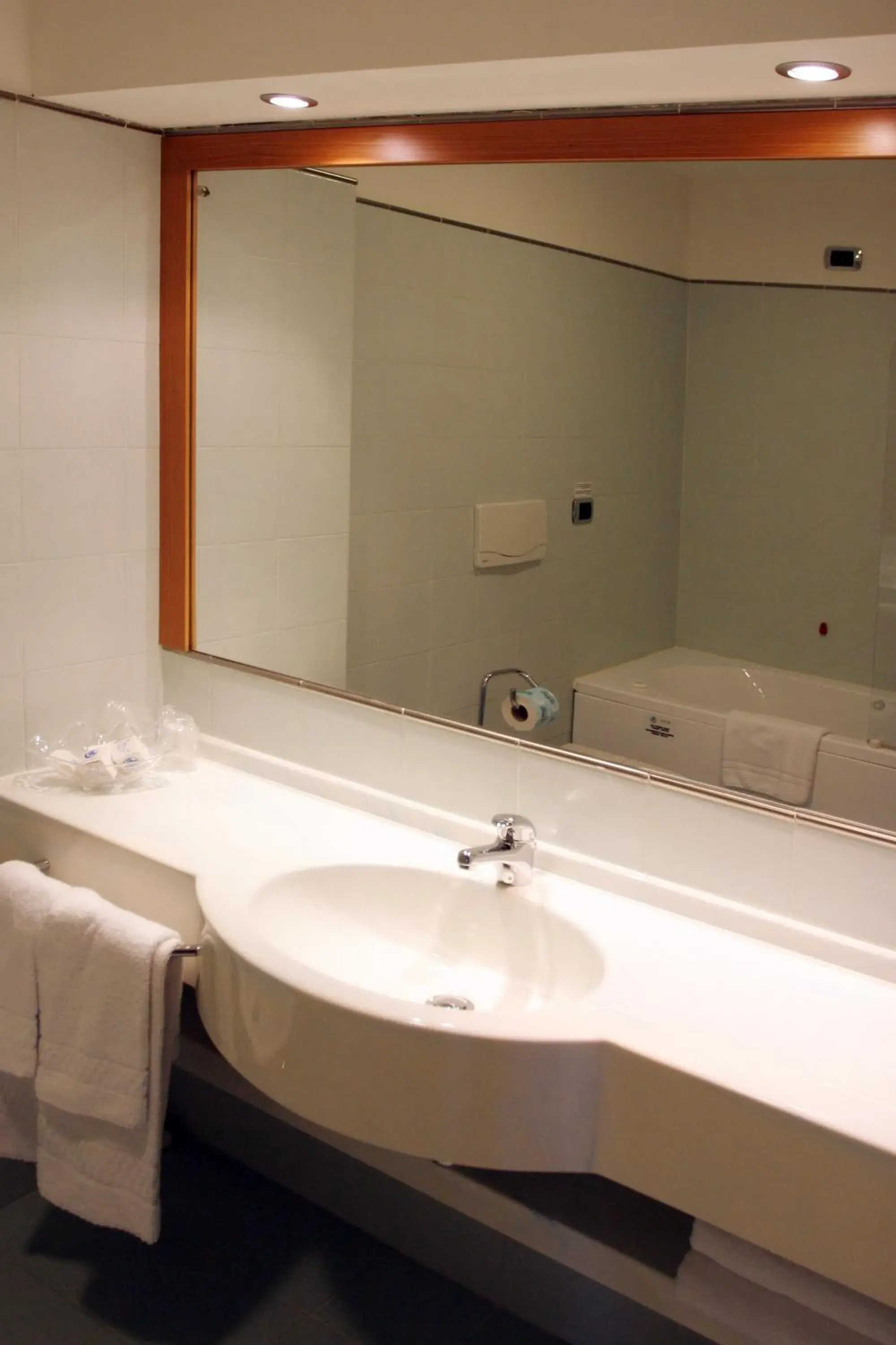 Bathroom in Luna Hotel Lago Maggiore Arona Bathroom in Luna Hotel Lago Maggiore Arona