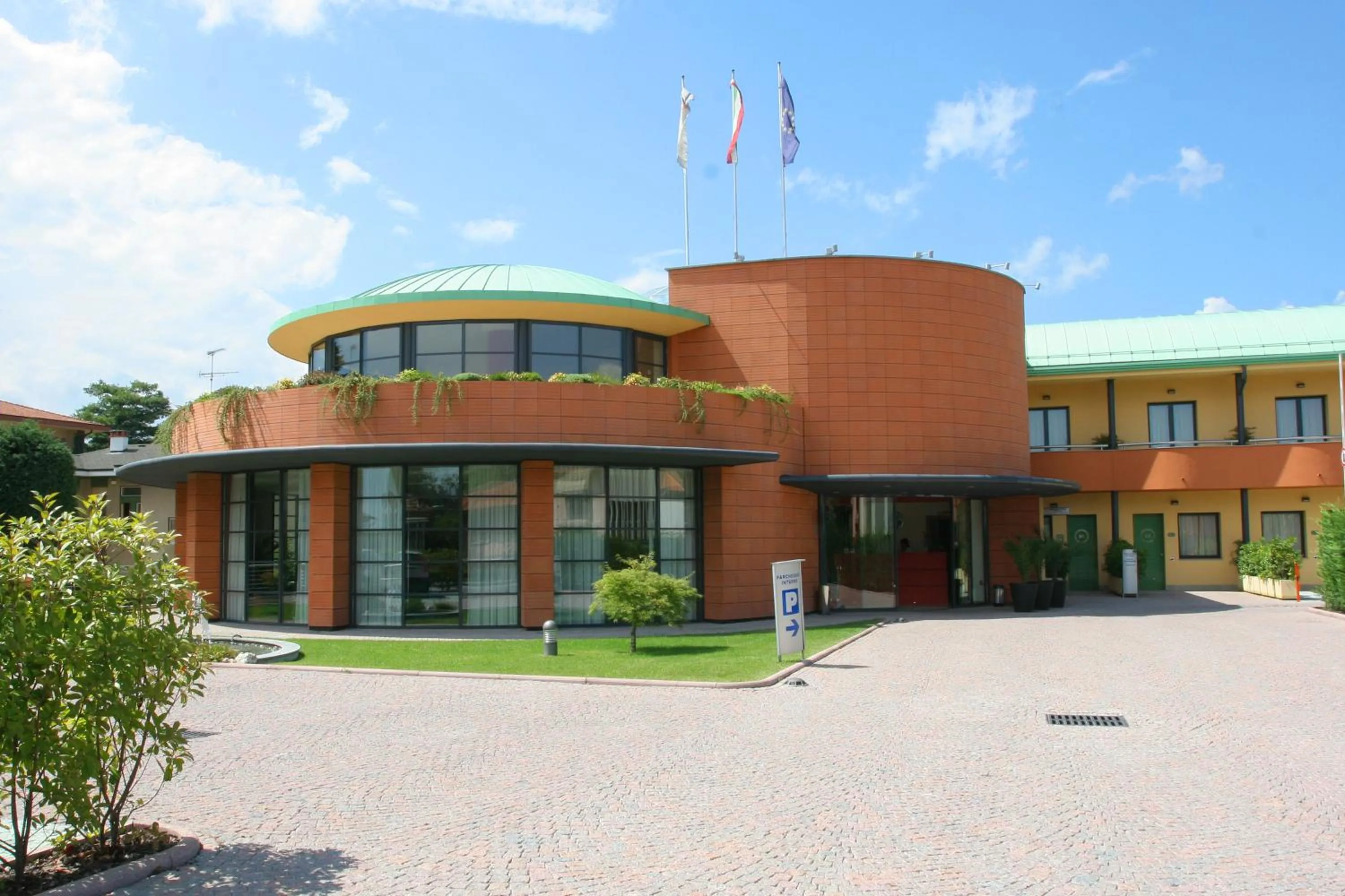 Facade/entrance in Luna Hotel Lago Maggiore Arona