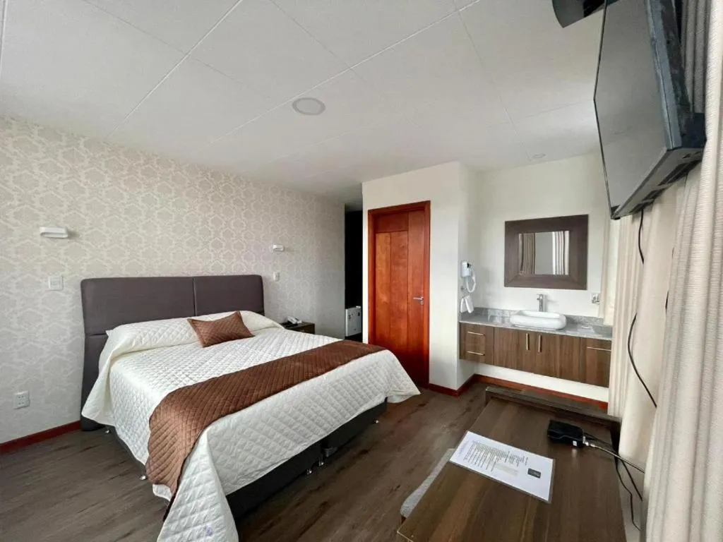 Photo of the whole room, Bed in Novum Hotel