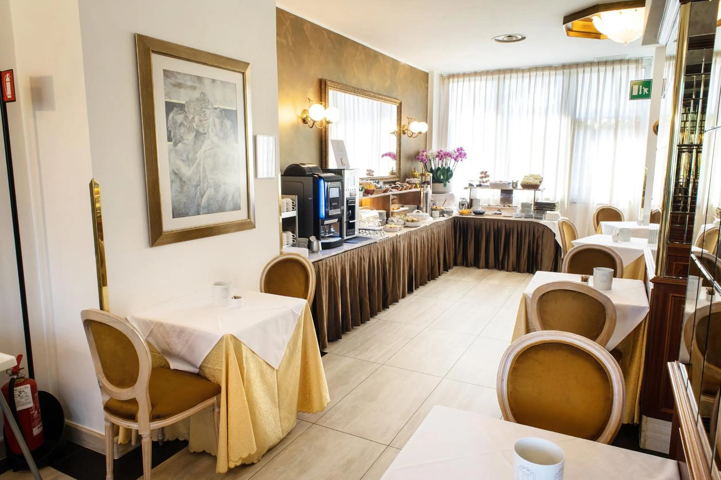 Restaurant/places to eat in Hotel Alga