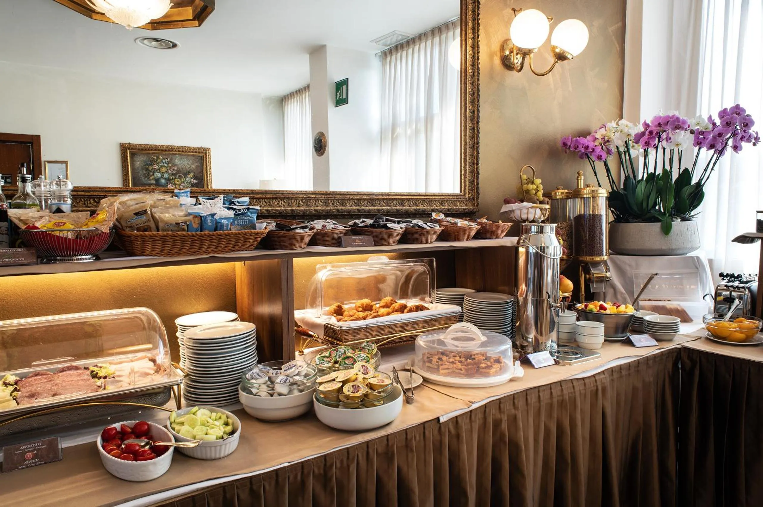 Restaurant/places to eat in Hotel Alga