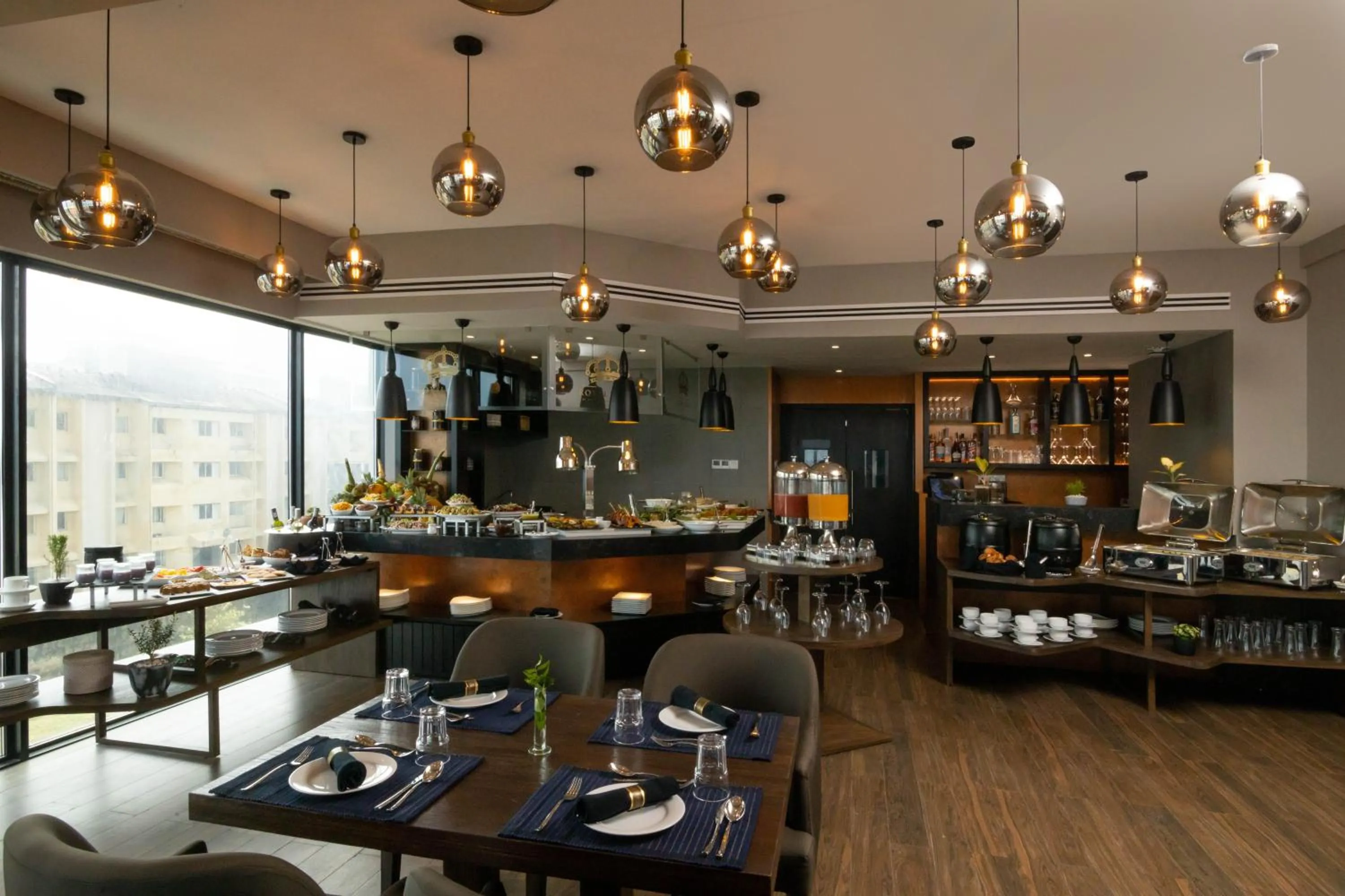 Restaurant/places to eat in MaRadha Colombo