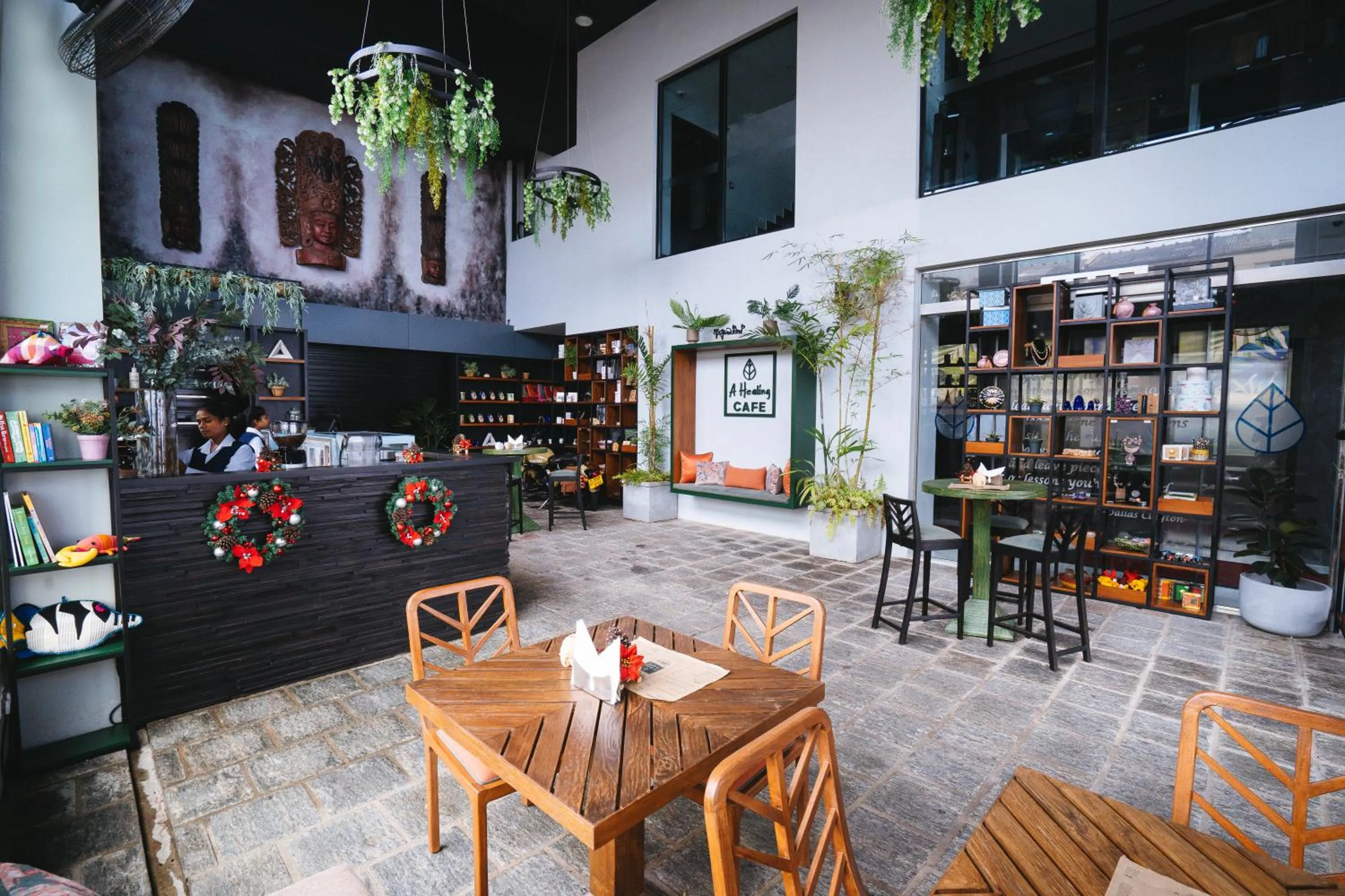 Restaurant/places to eat in MaRadha Colombo