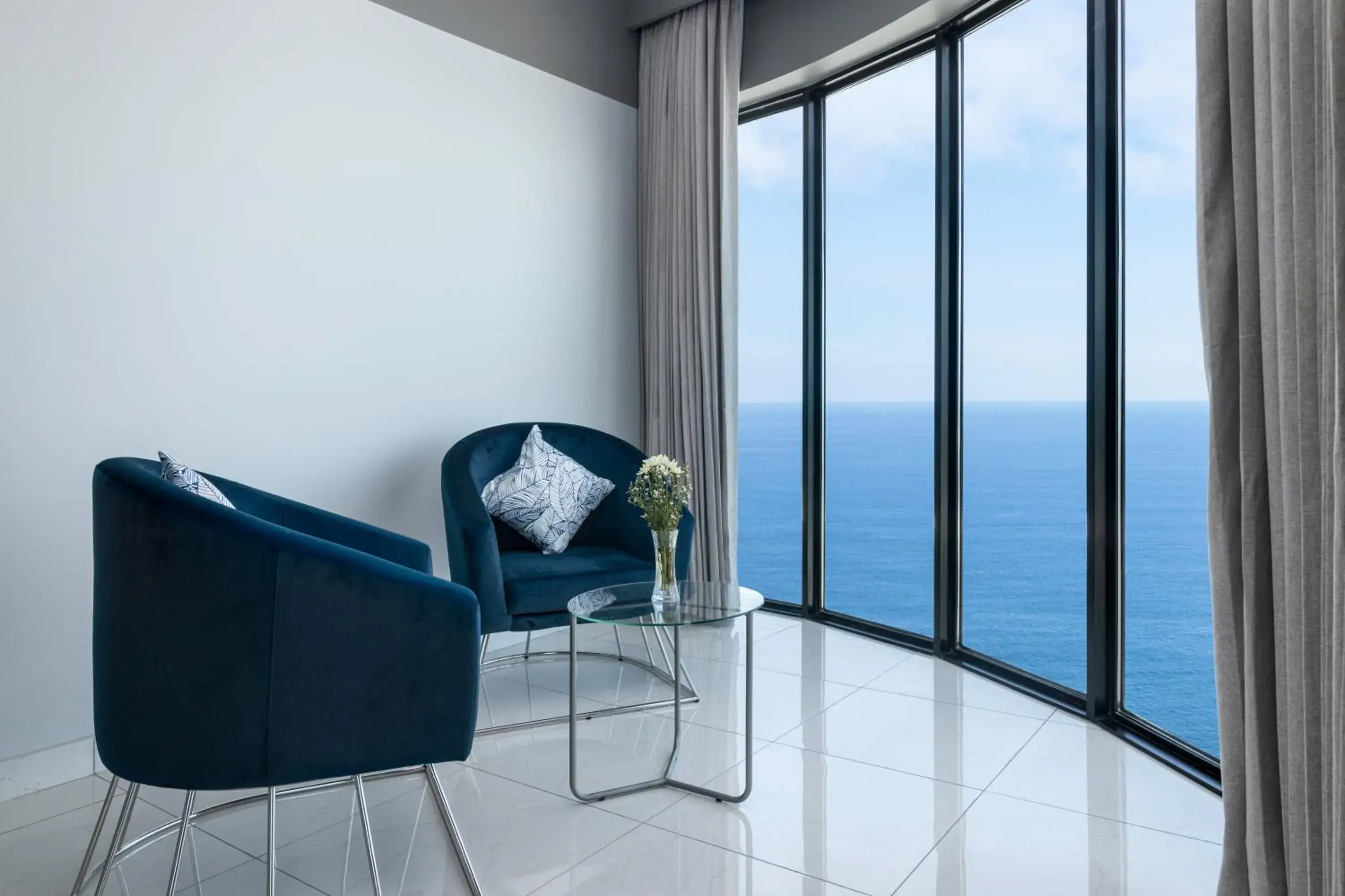 Premier One Bedroom Suite Sea Front - single occupancy in MaRadha Colombo Premier One Bedroom Suite Sea Front - single occupancy in MaRadha Colombo